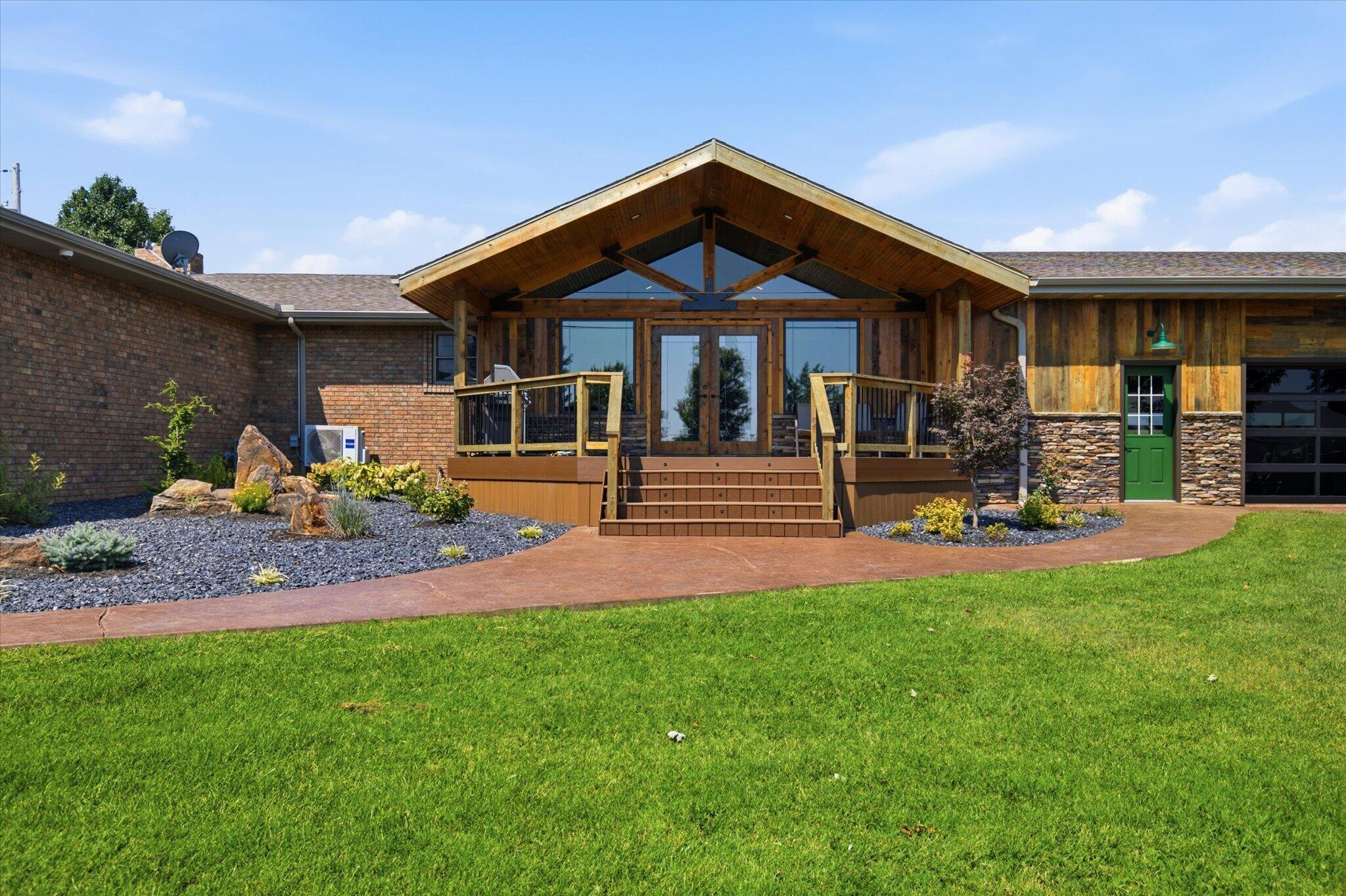 7802 & 779 2070 Property Photo 5