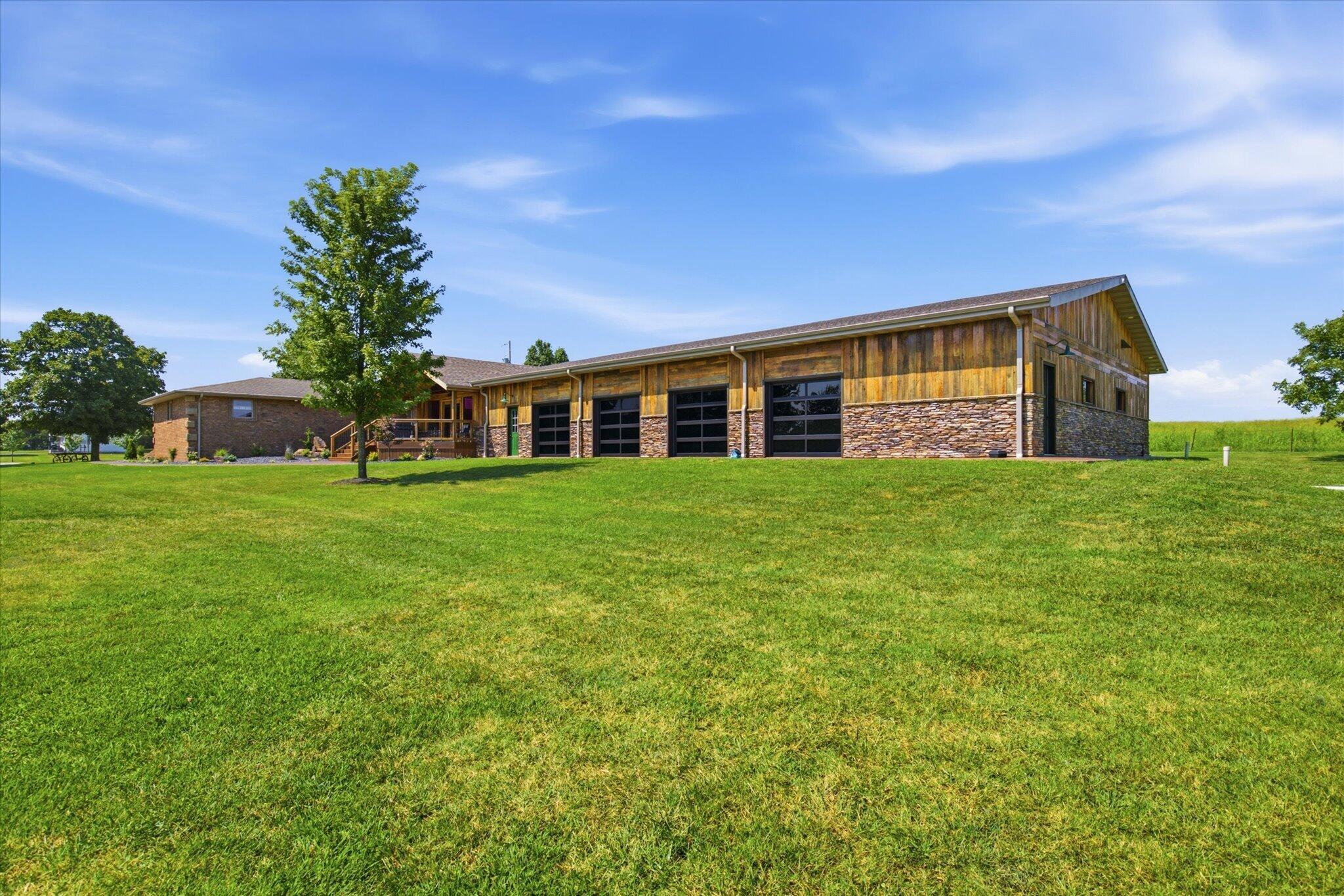 7802 & 779 2070 Property Photo 6
