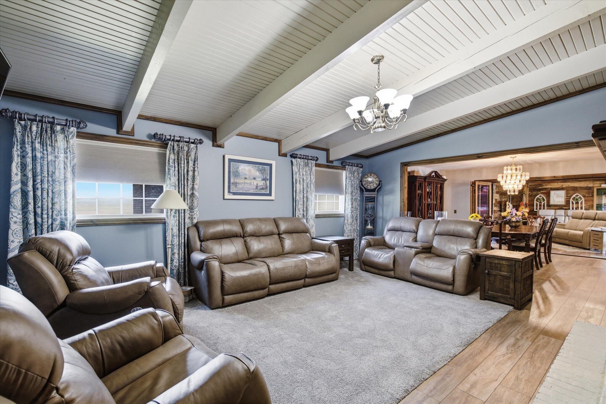 7802 & 779 2070 Property Photo 11
