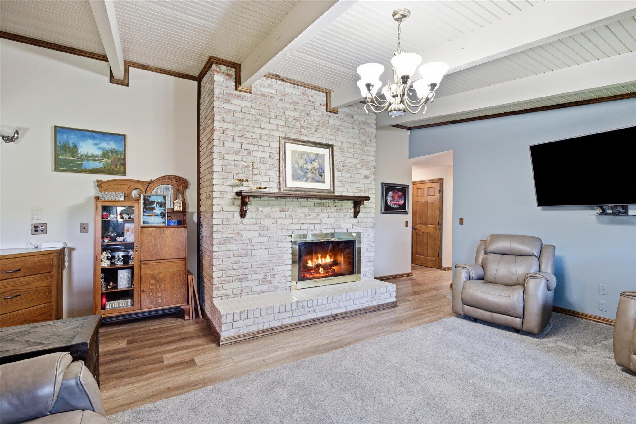 7802 & 779 2070 Property Photo 12