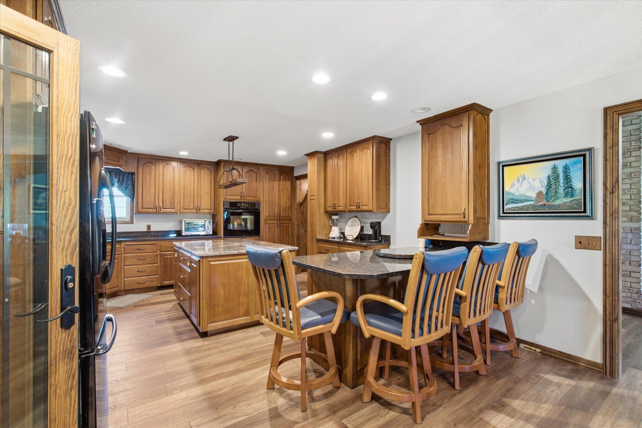 7802 & 779 2070 Property Photo 14