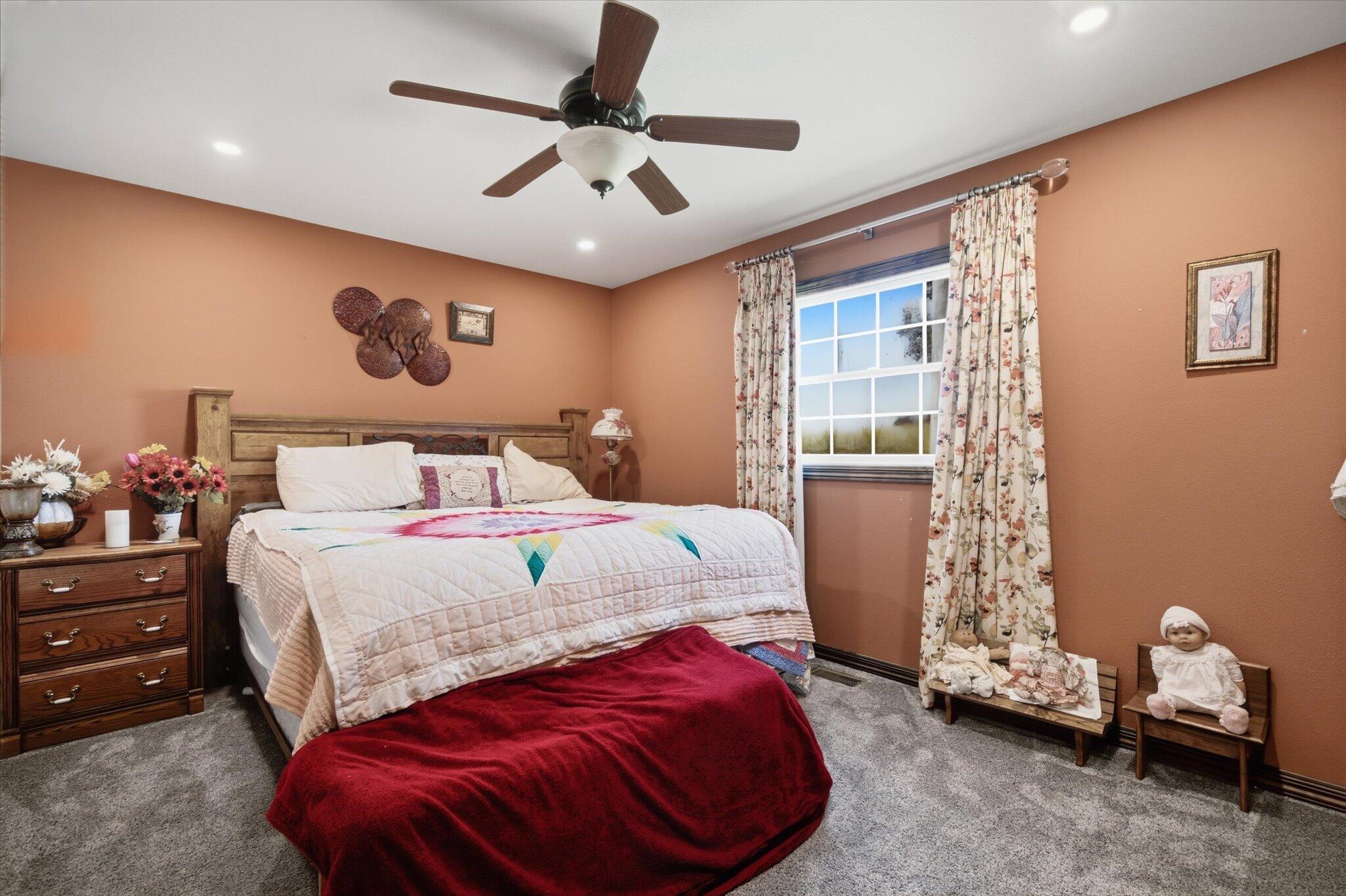 7802 & 779 2070 Property Photo 18