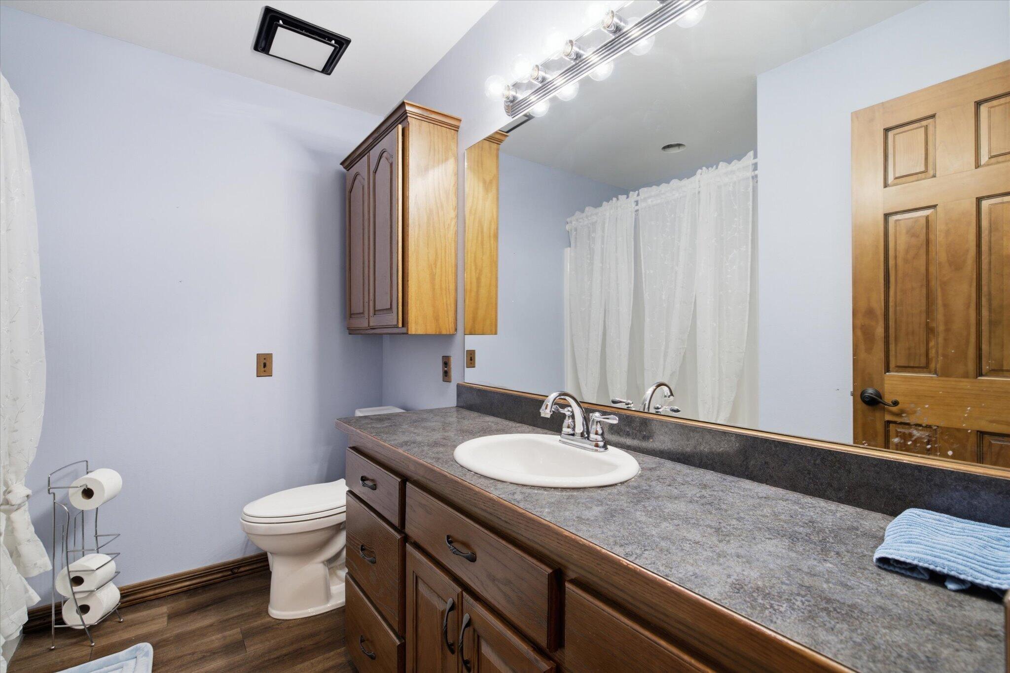 7802 & 779 2070 Property Photo 20