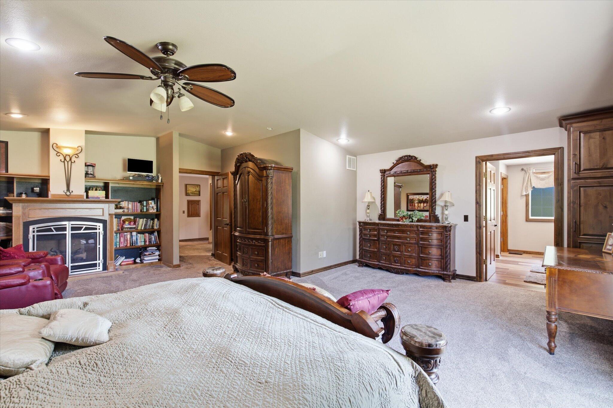7802 & 779 2070 Property Photo 22