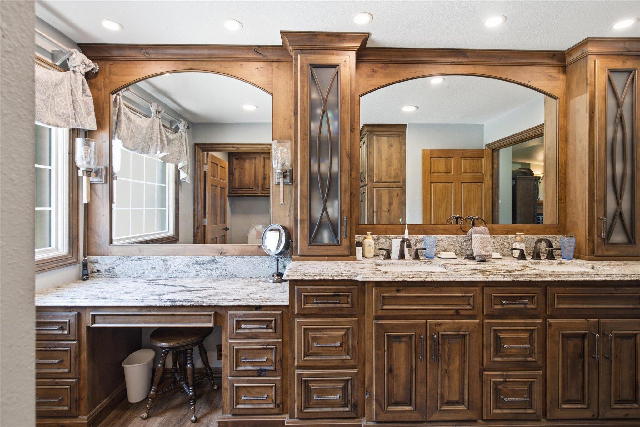 7802 & 779 2070 Property Photo 24