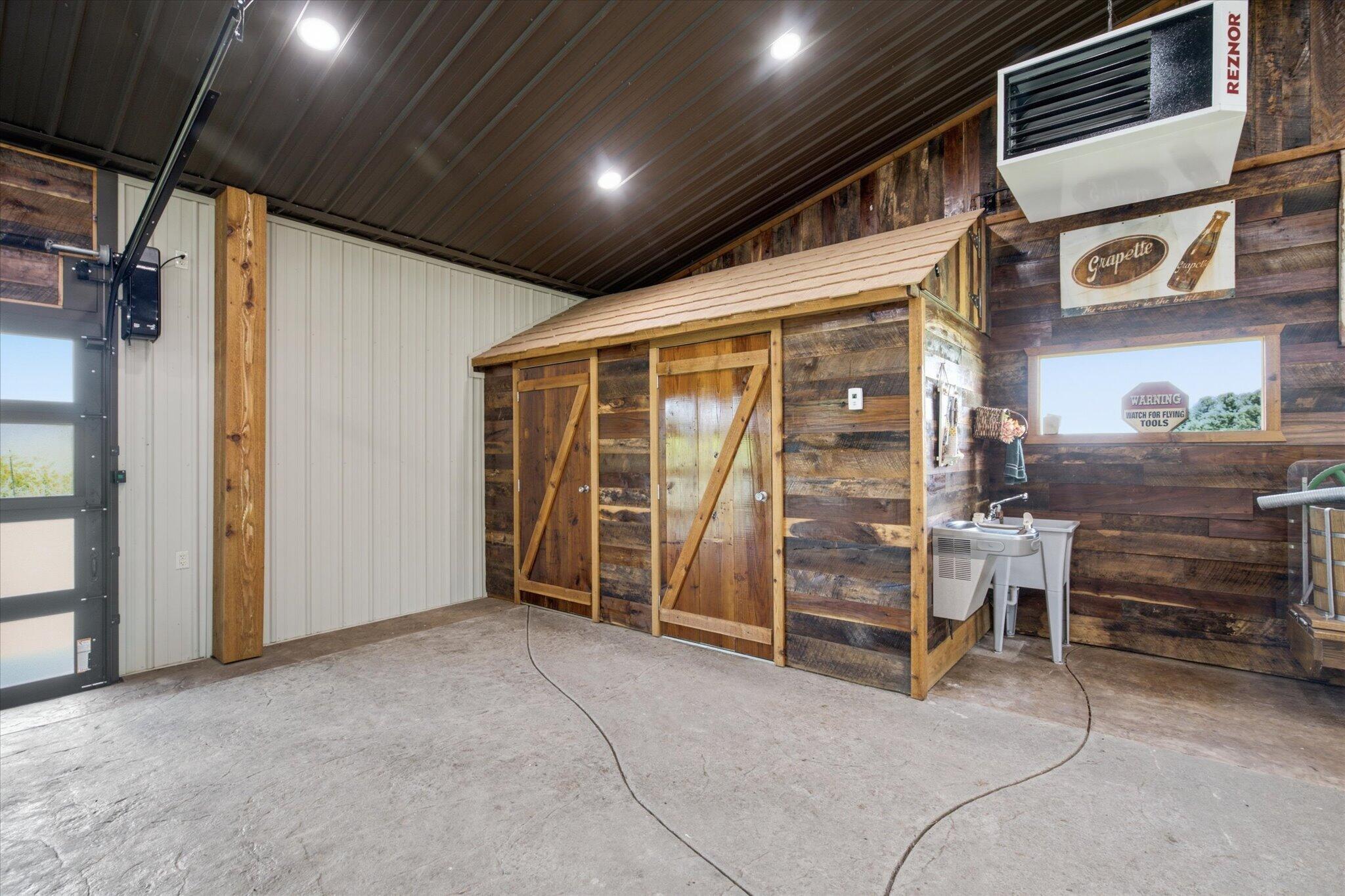 7802 & 779 2070 Property Photo 34