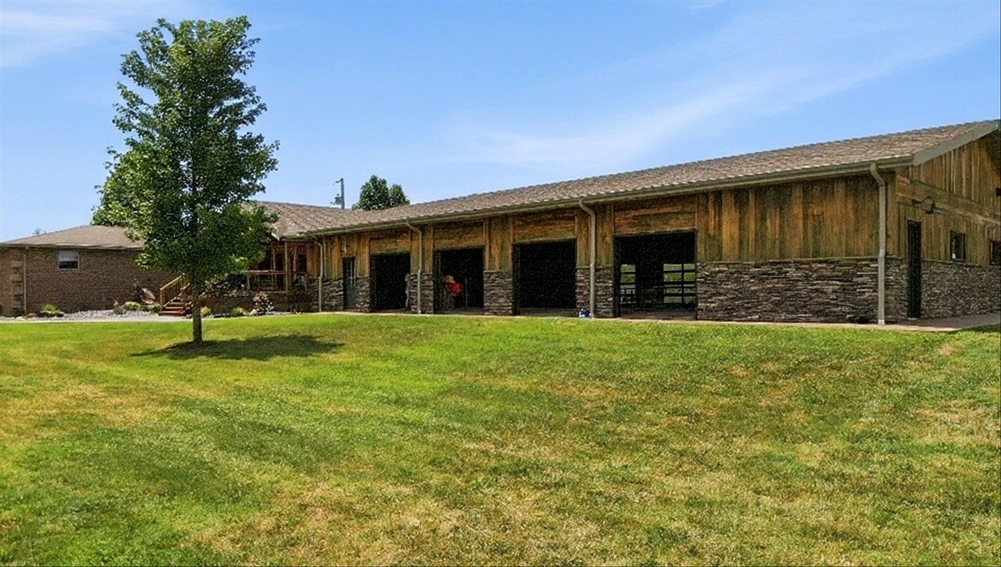 7802 & 779 2070 Property Photo 46
