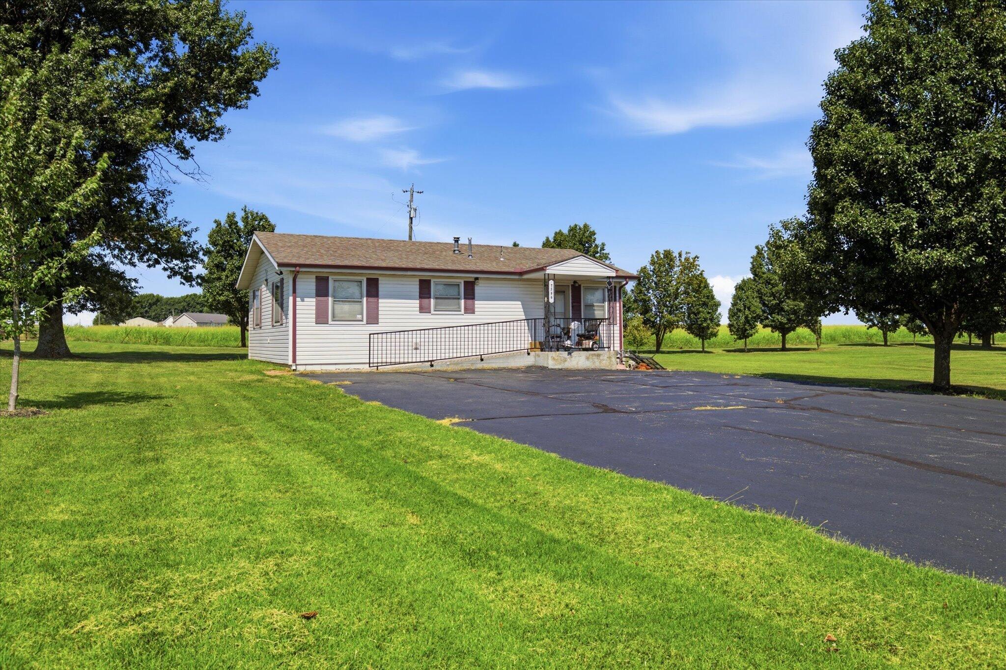 7802 & 779 2070 Property Photo 50