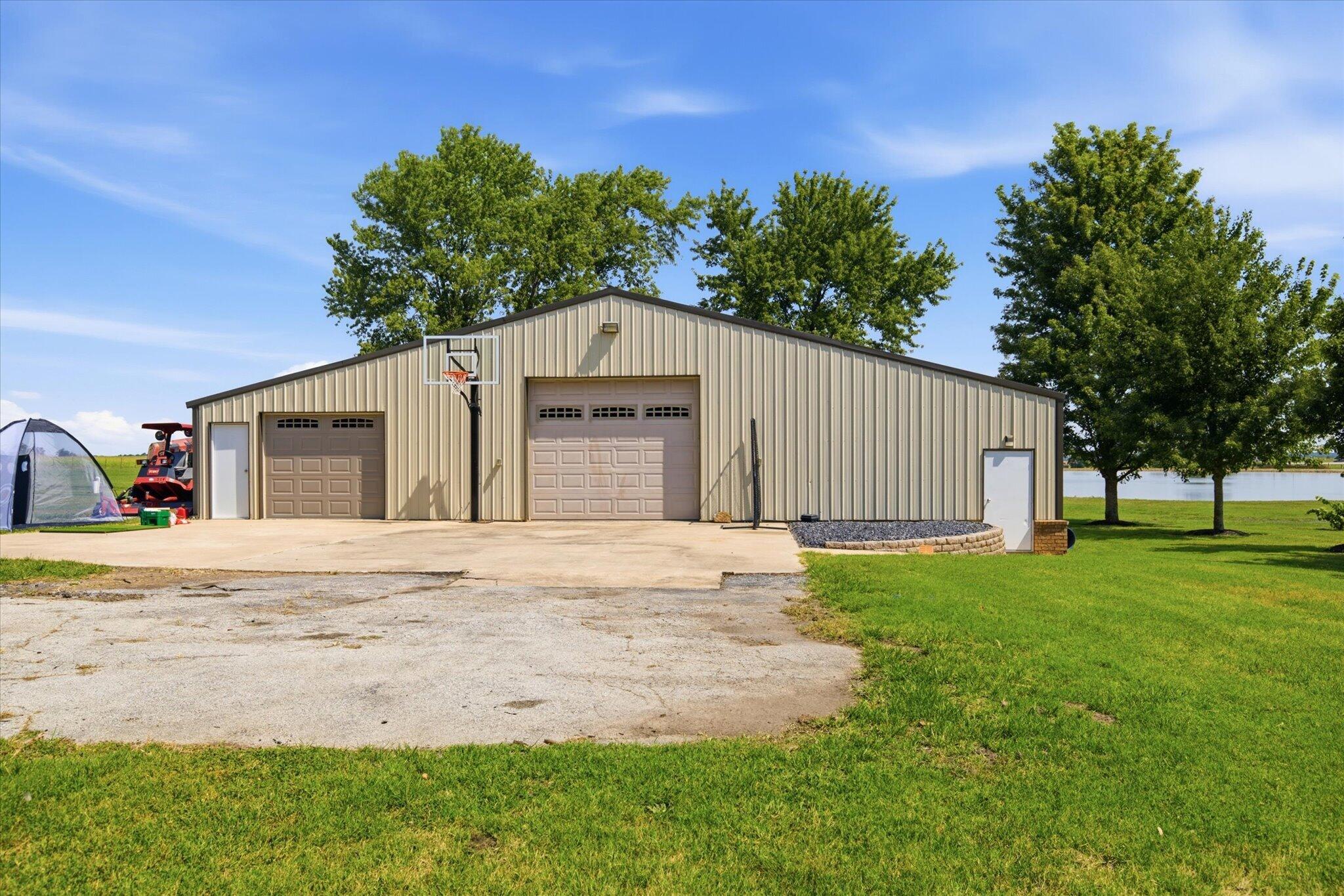 7802 & 779 2070 Property Photo 53