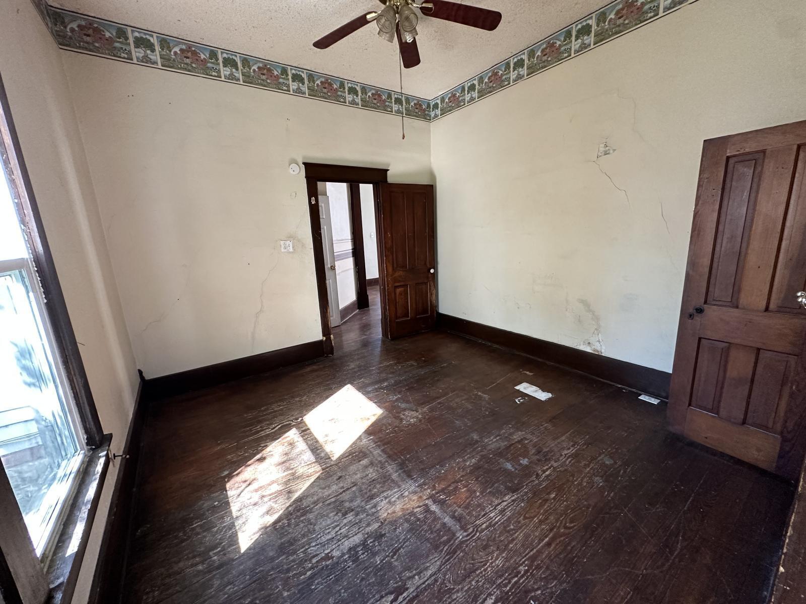 710 West 2nd Street Property Photo 5