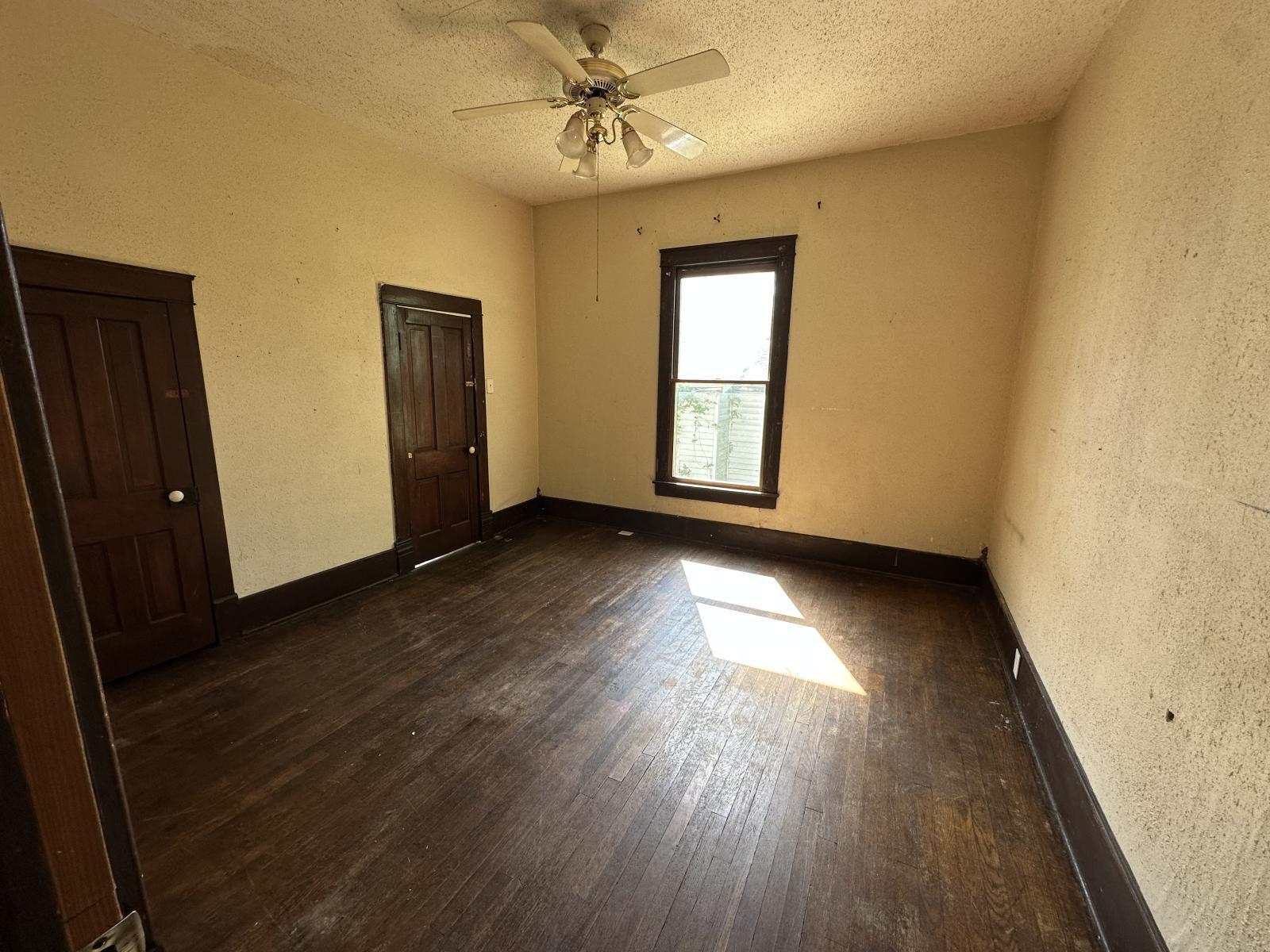 710 West 2nd Street Property Photo 6
