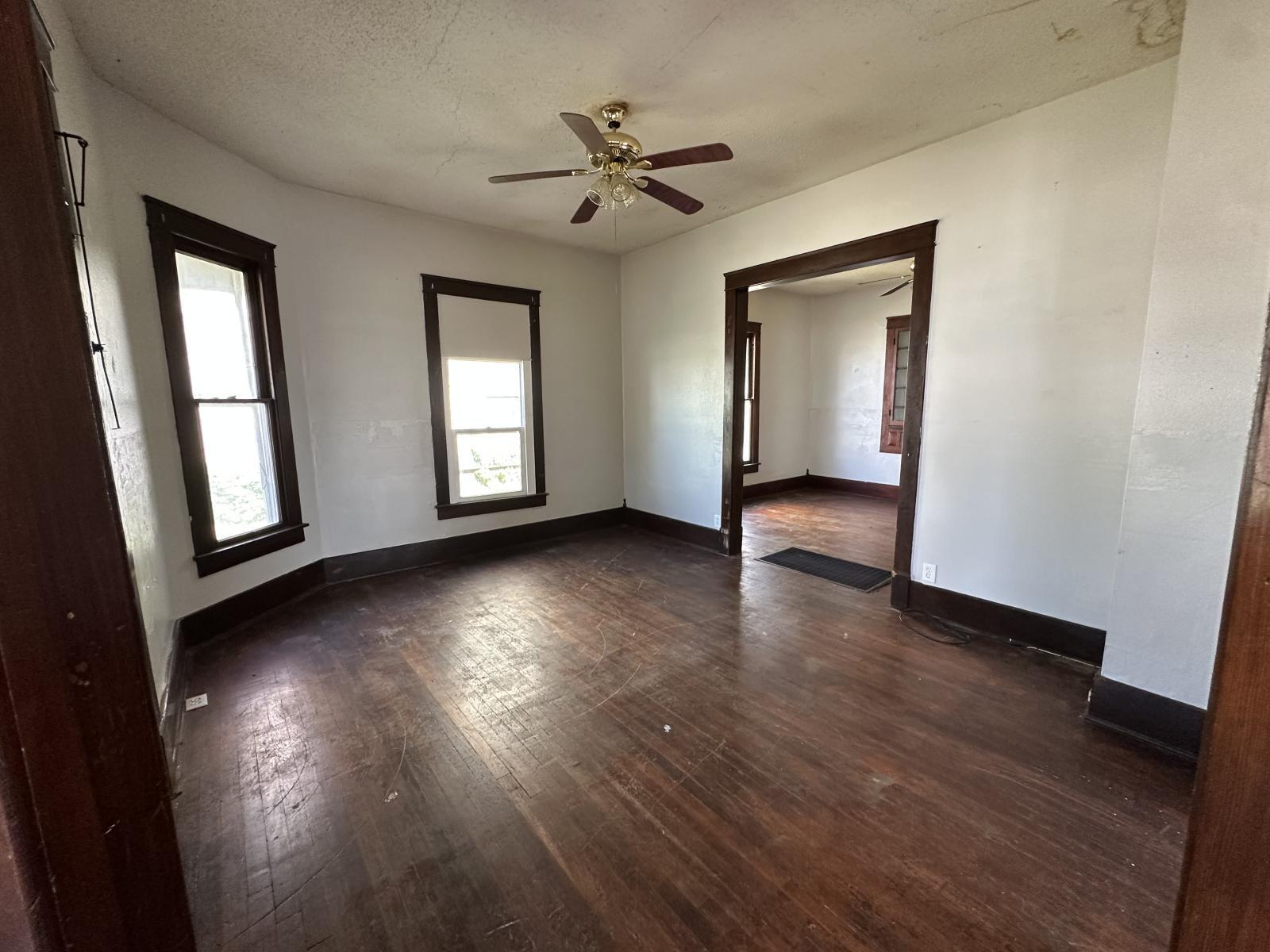 710 West 2nd Street Property Photo 7