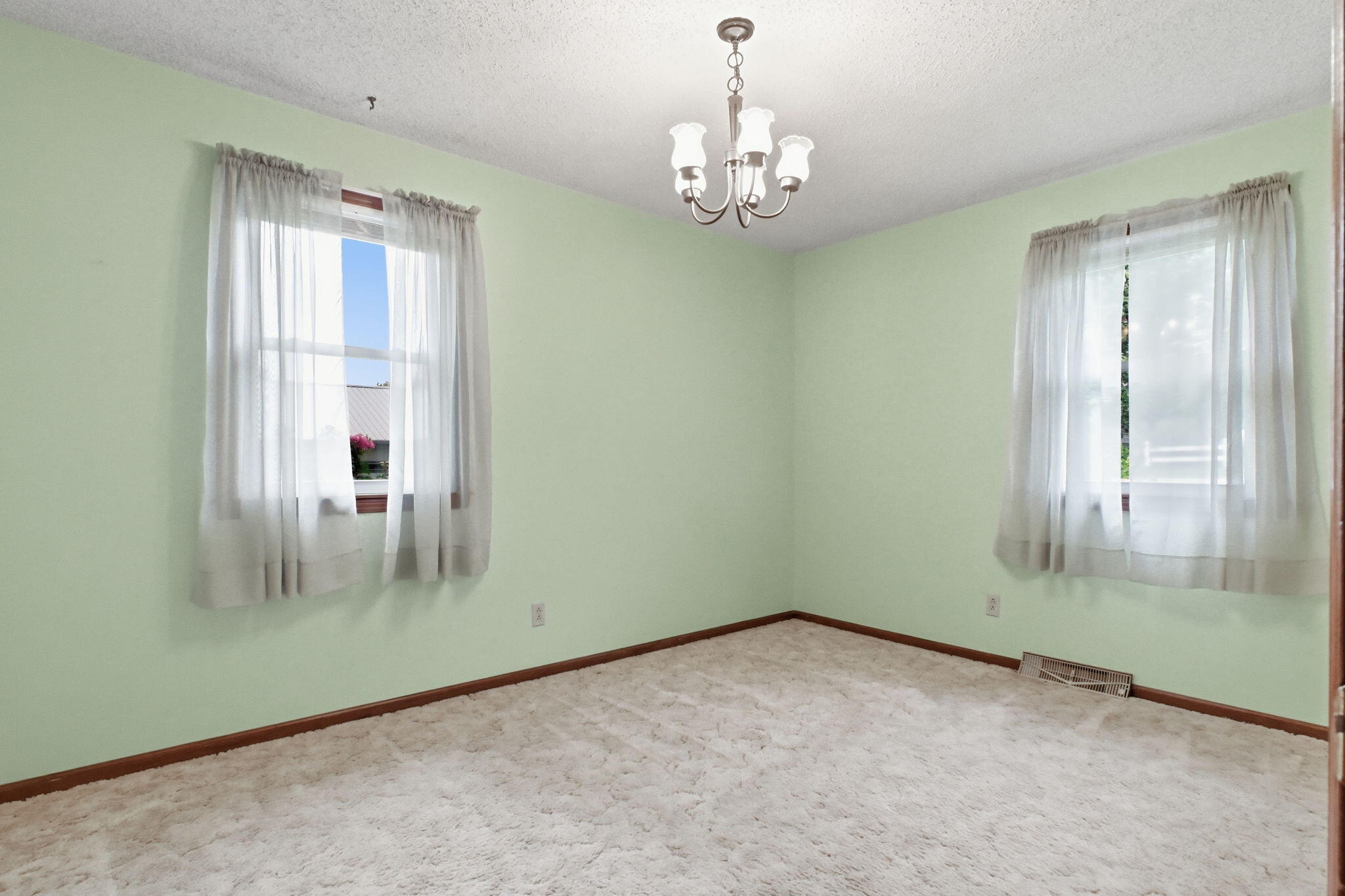 706 North Ward Street Property Photo 27