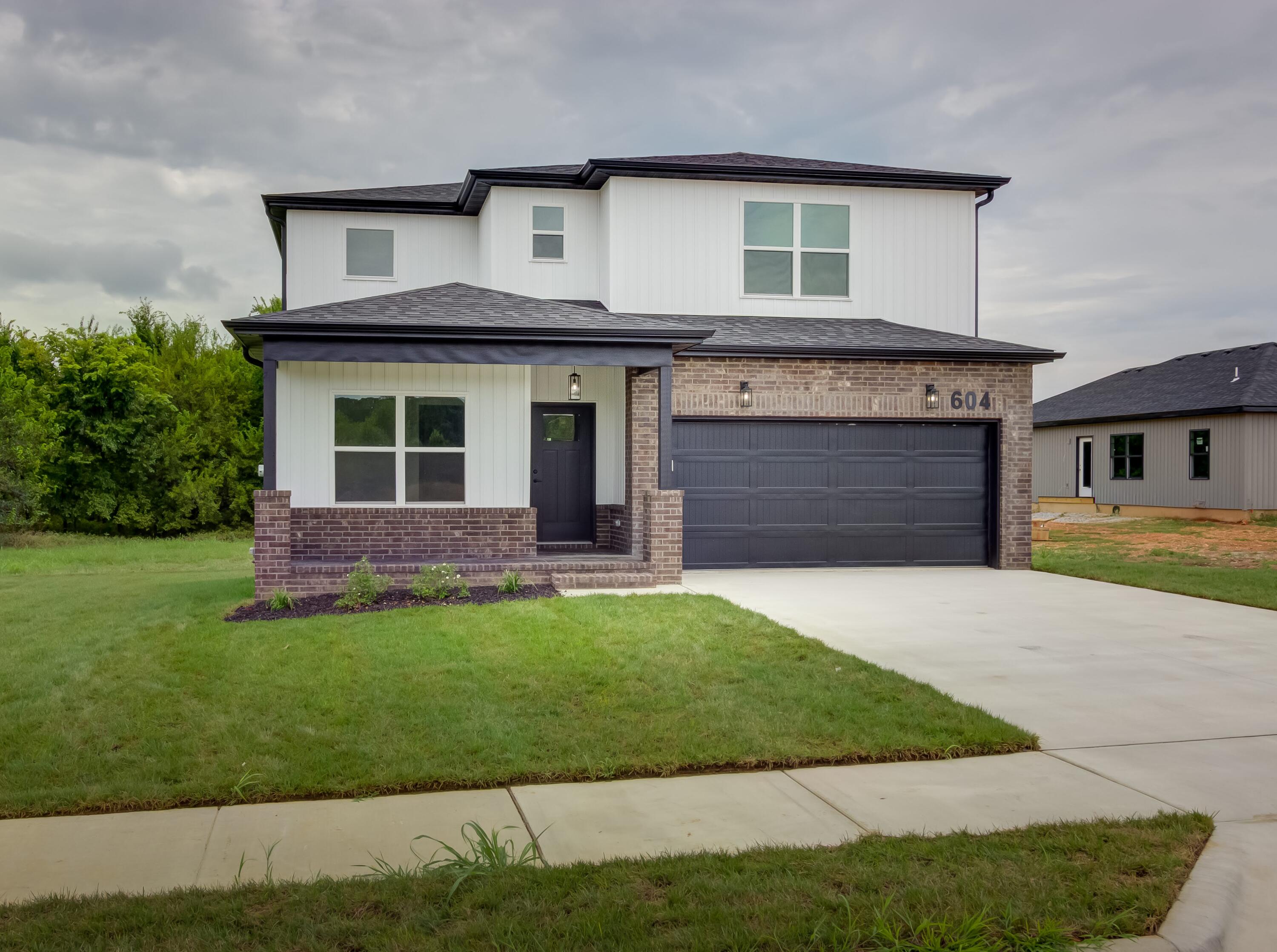 604 North Acacia Avenue Property Photo 1