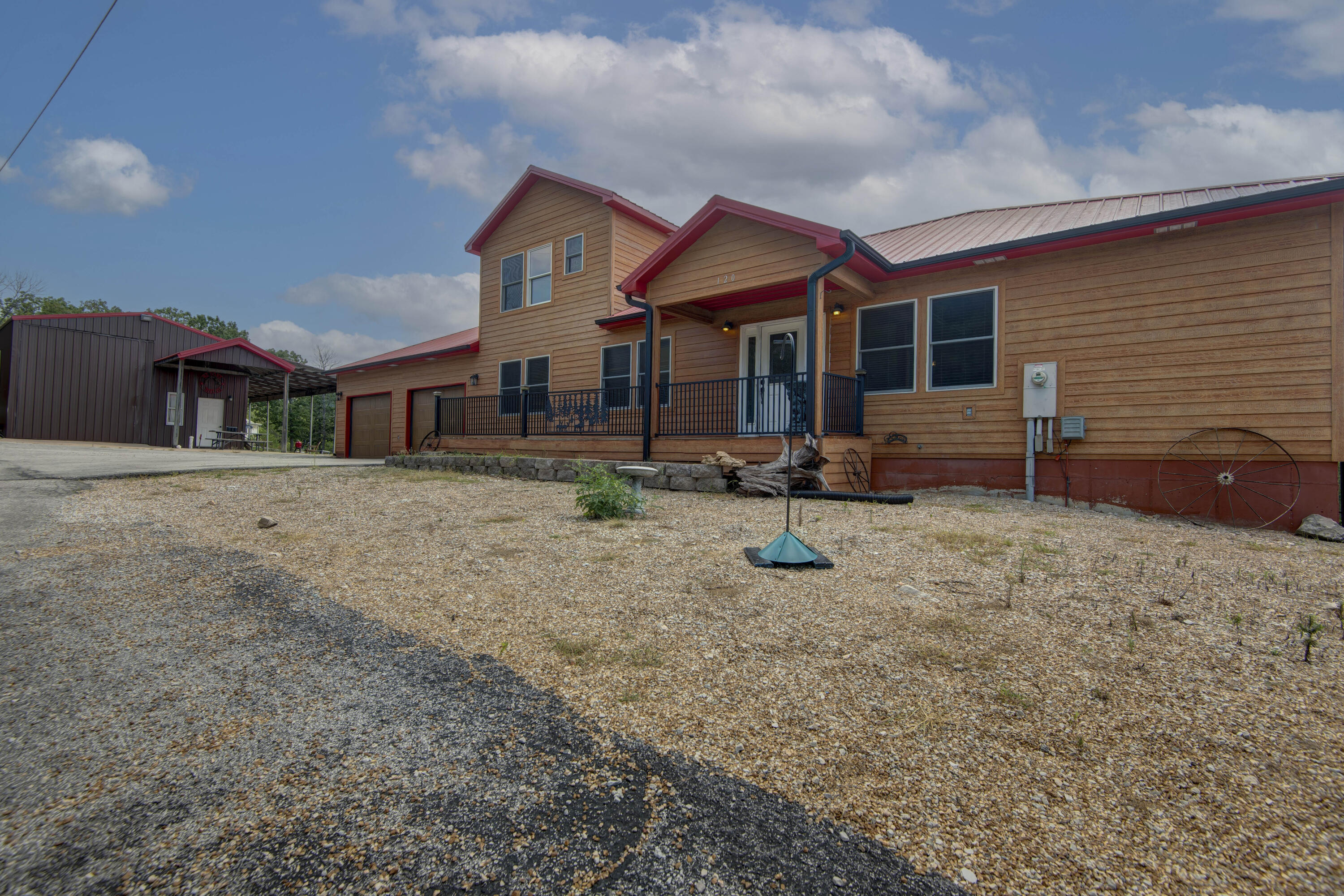120 Four Wheel Drive Property Photo 3