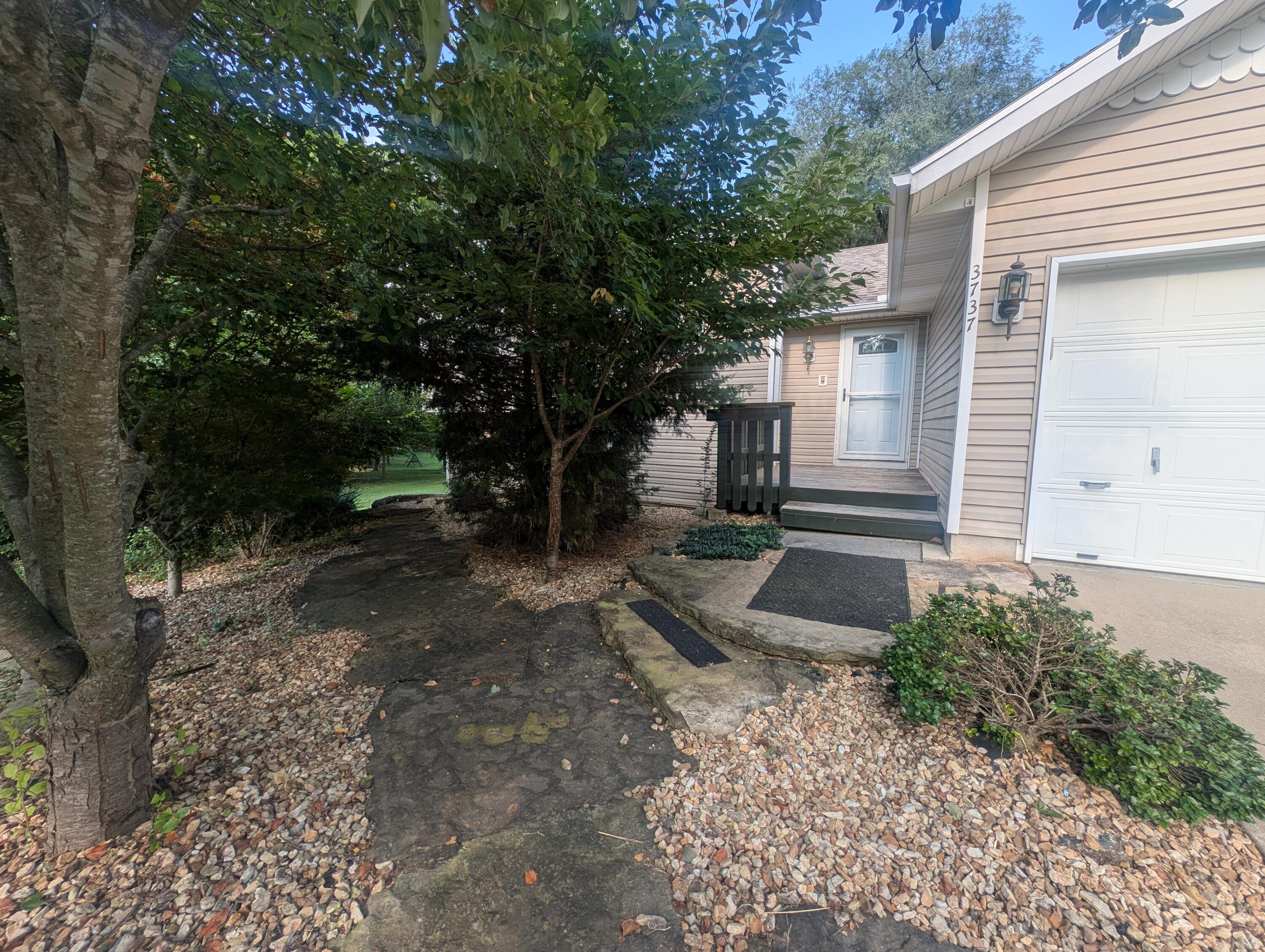 3737 South Oak Avenue Property Photo 3