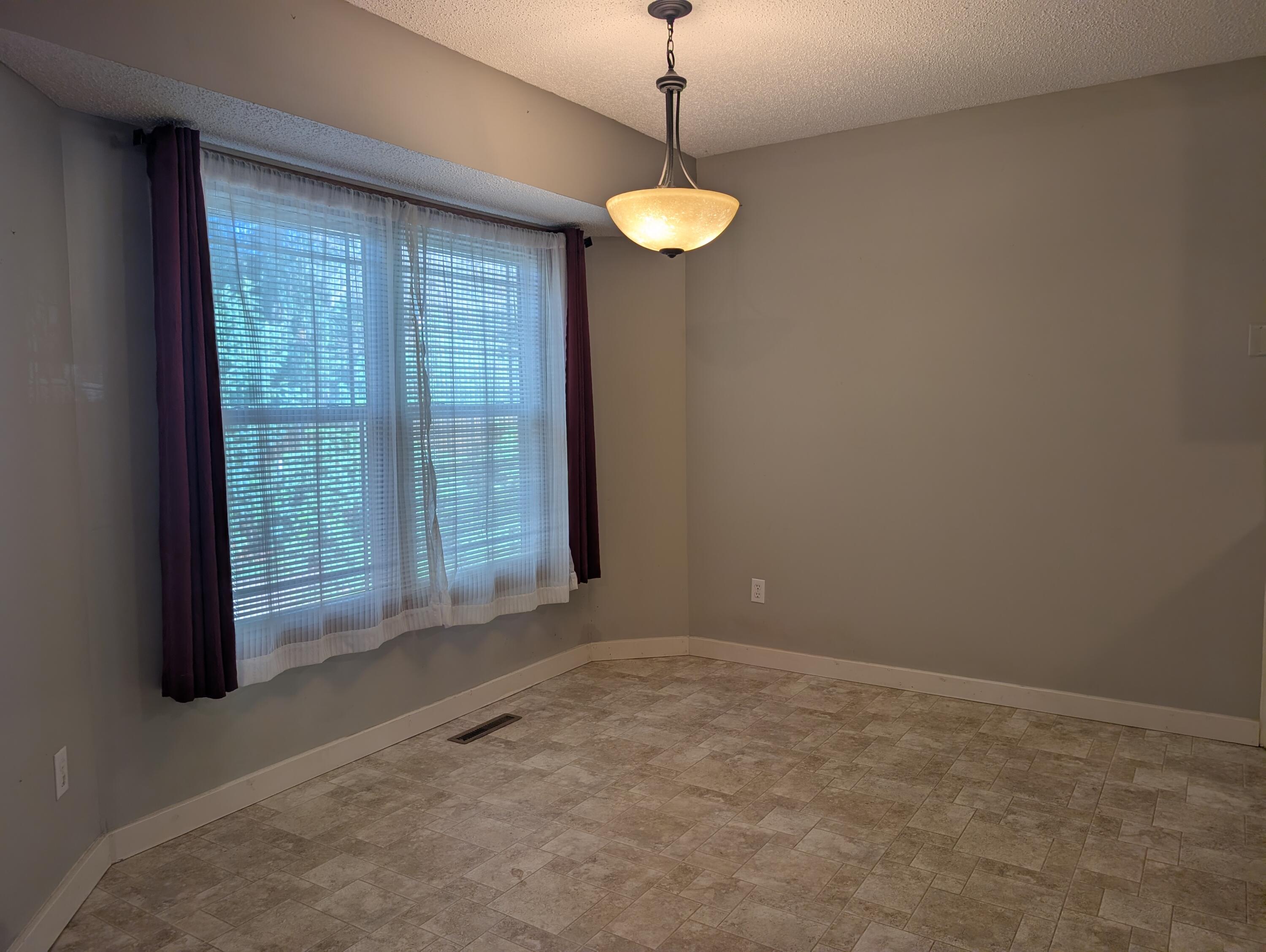 3737 South Oak Avenue Property Photo 11