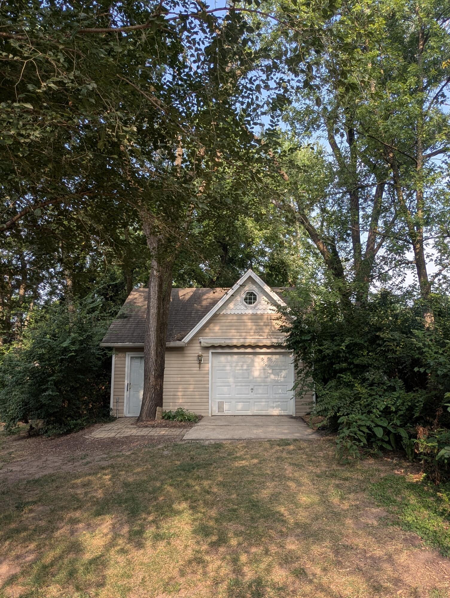 3737 South Oak Avenue Property Photo 49