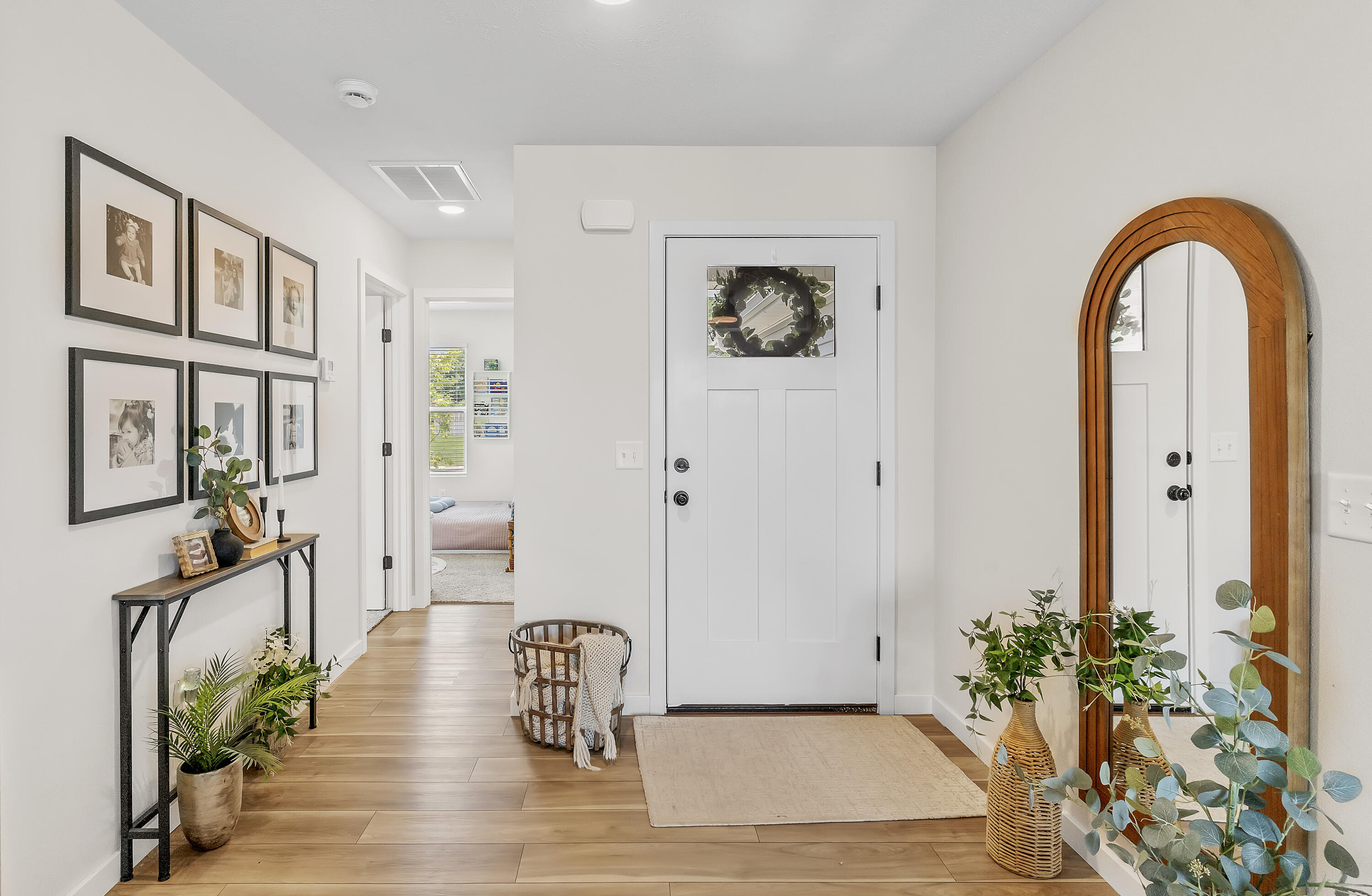 578 West Oak Lawn Street Property Photo 3
