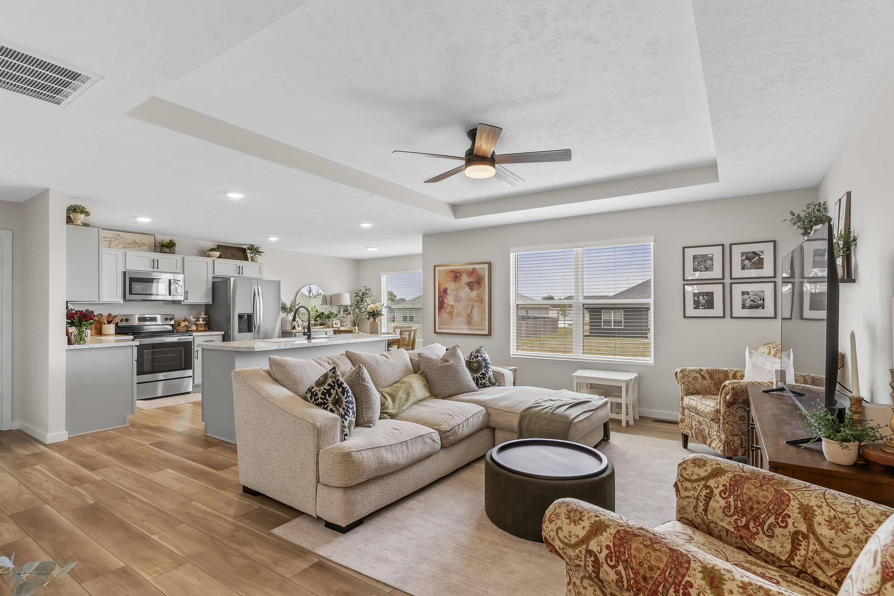 578 West Oak Lawn Street Property Photo 4