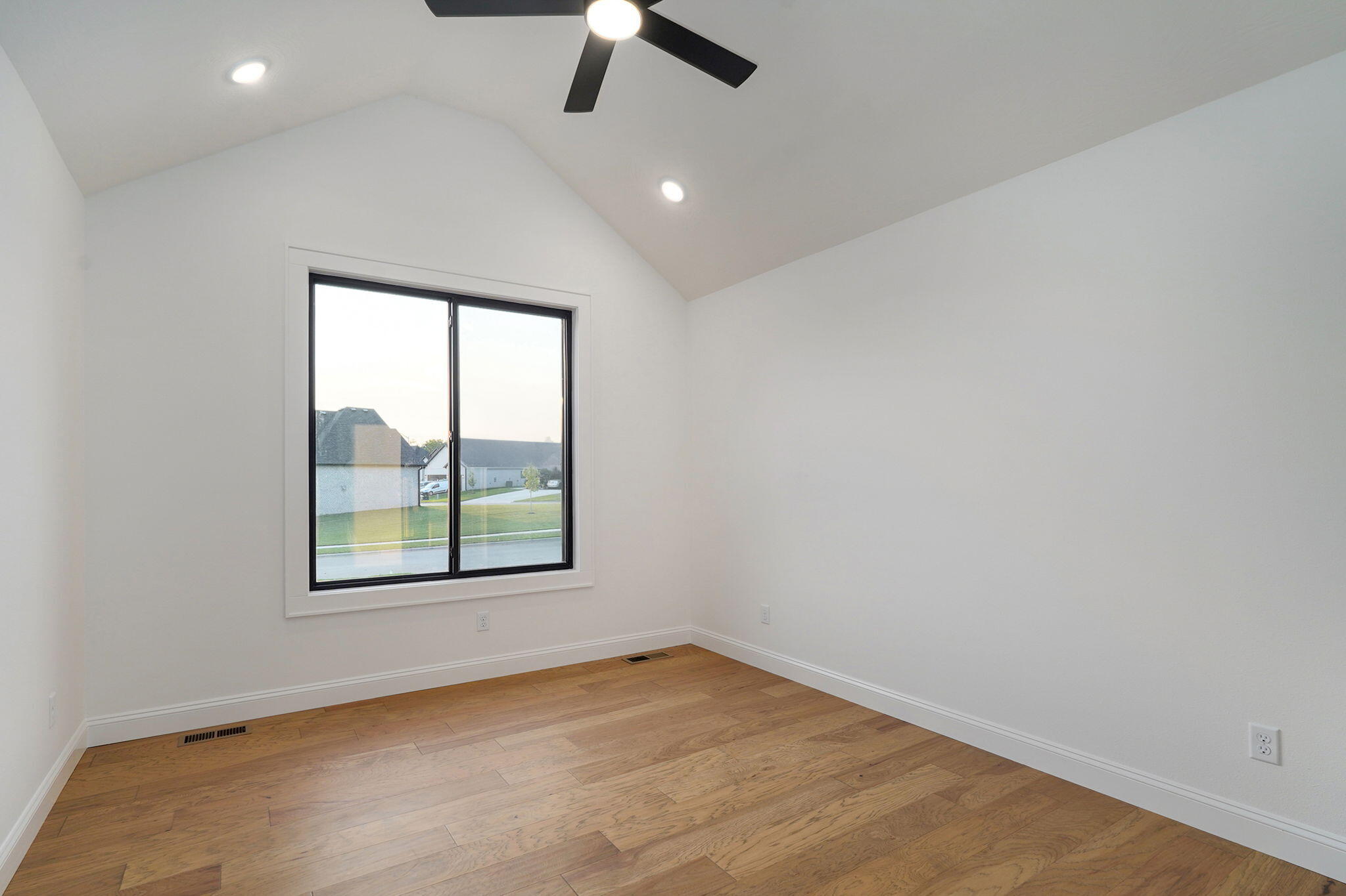 2136 North Sun Valley Drive Property Photo 25