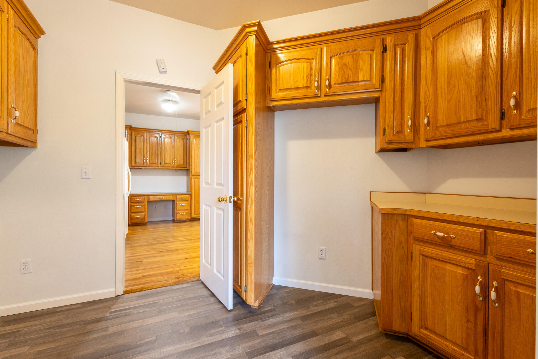 23024 Lawrence 1200 Property Photo 21