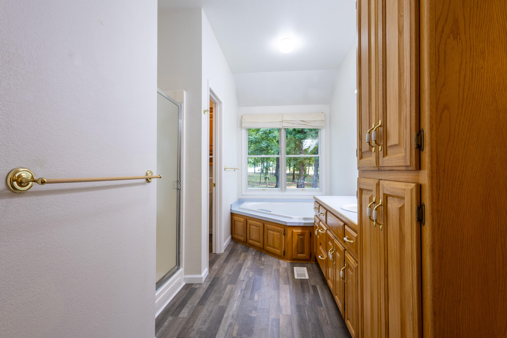 23024 Lawrence 1200 Property Photo 31