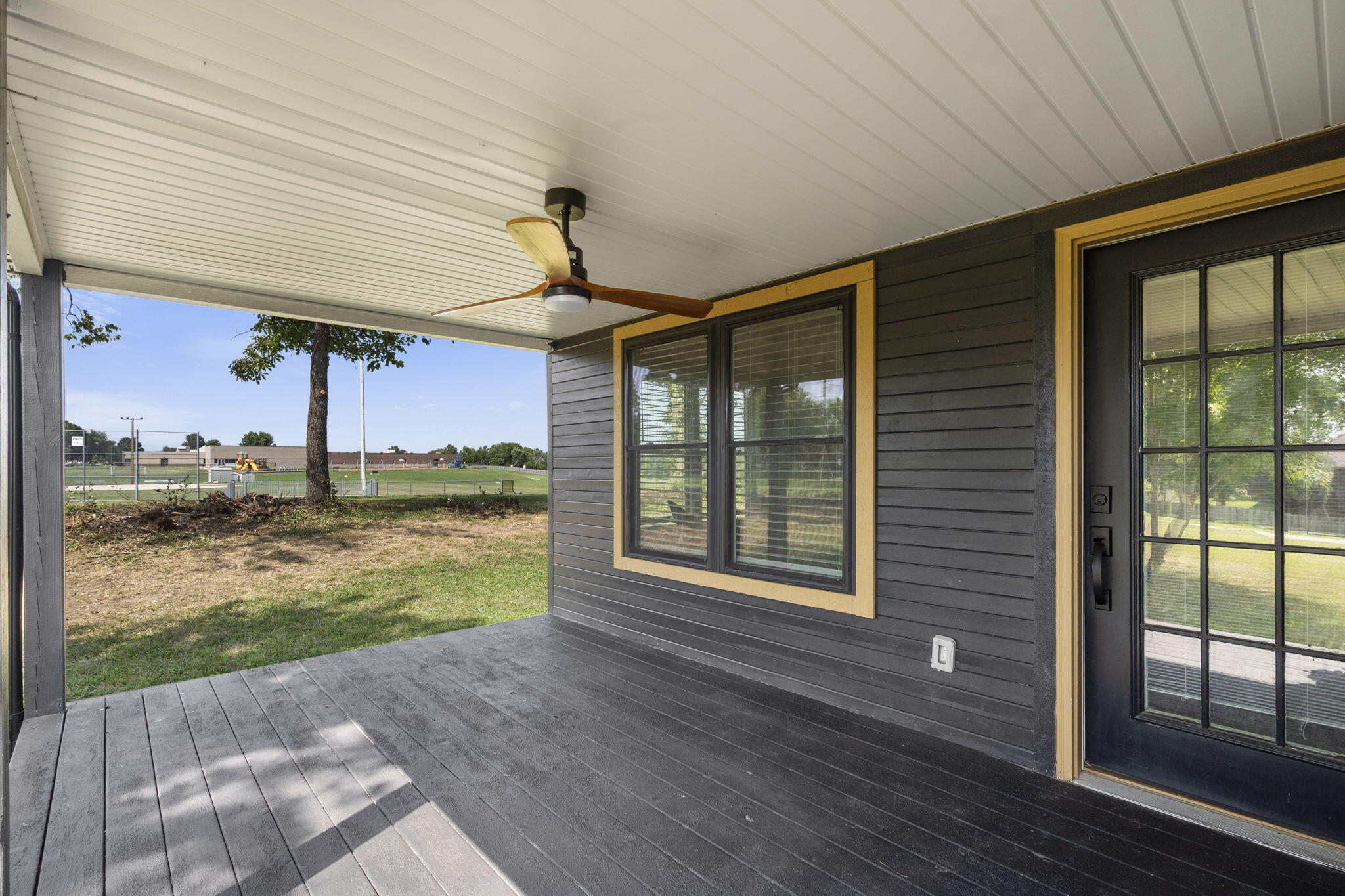 835 East Country Ridge Street Property Photo 4