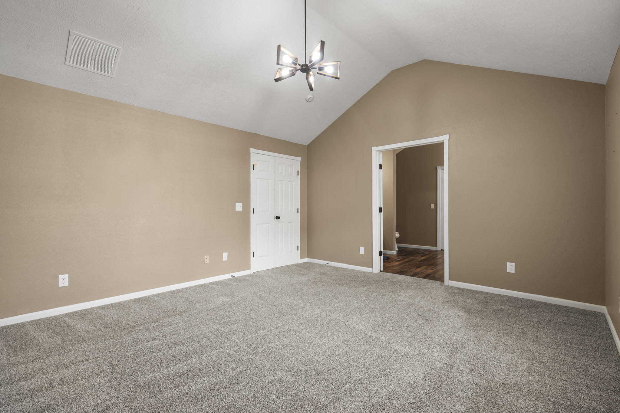 835 East Country Ridge Street Property Photo 19