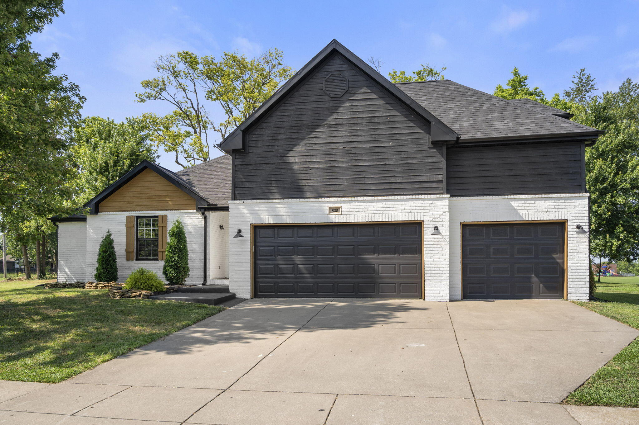 835 East Country Ridge Street Property Photo 42