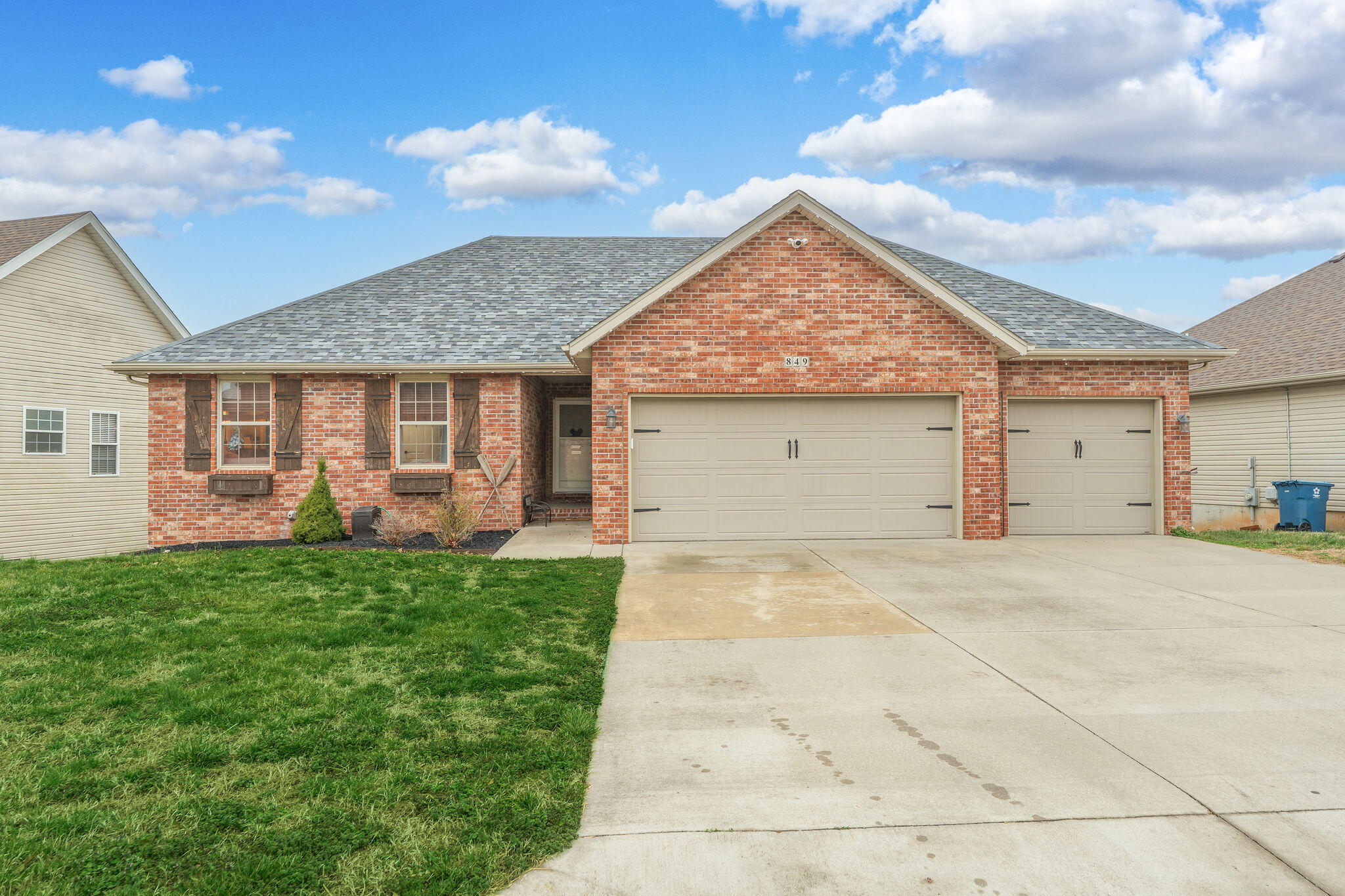 849 South Cobble Creek Boulevard Property Photo 1