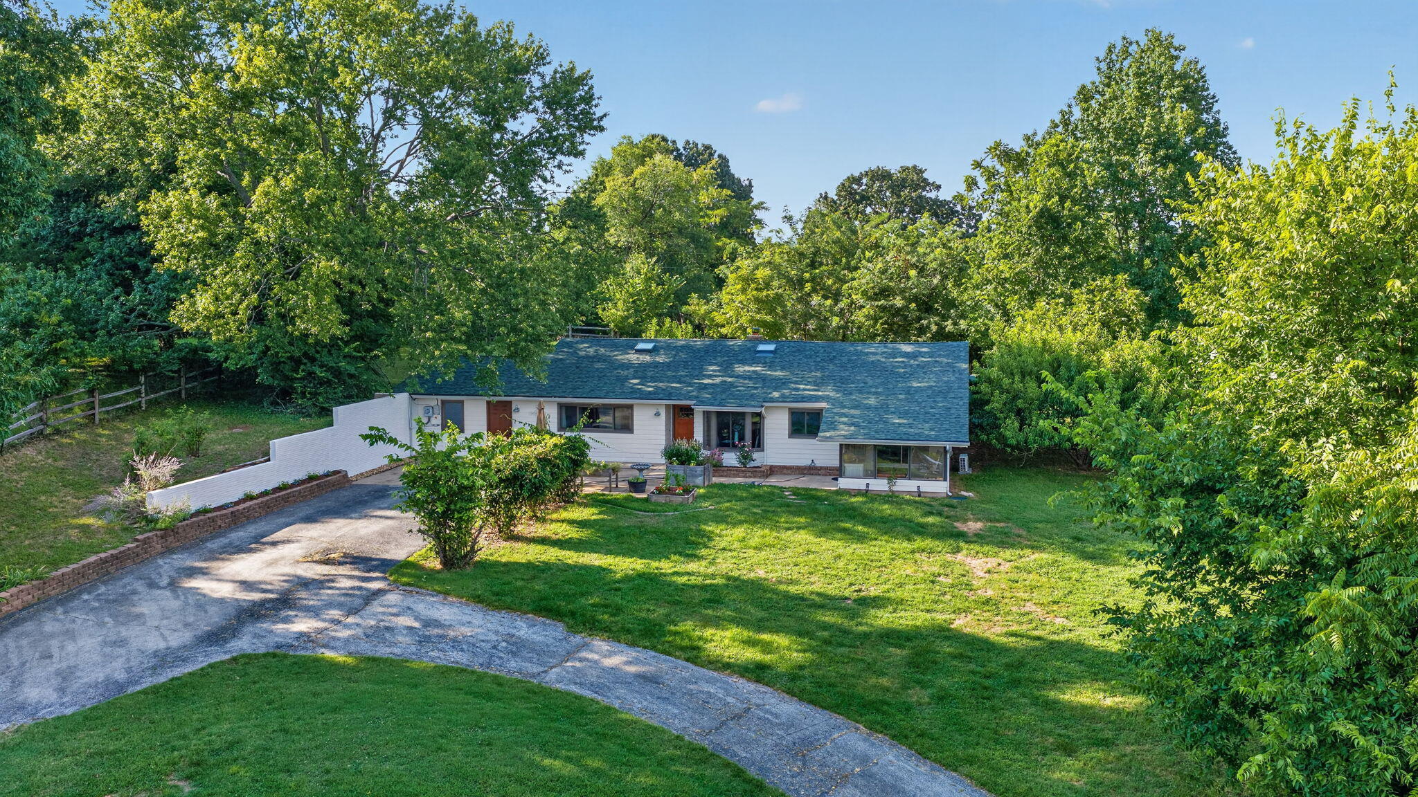 851 West Stonehill Road Property Photo 3