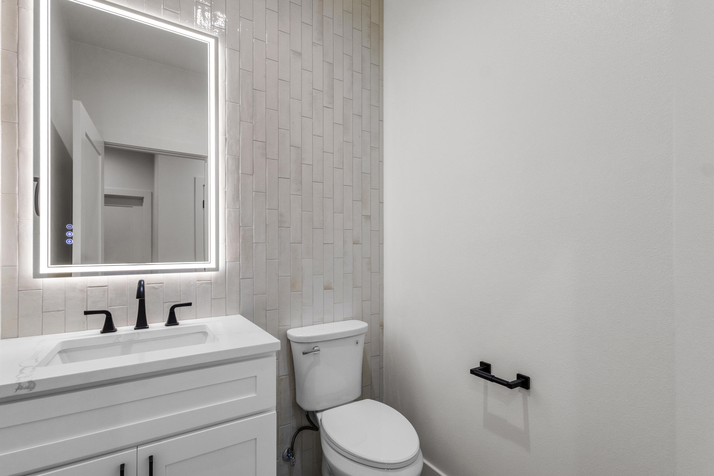 5713 South Cloverdale Lane Property Photo 14