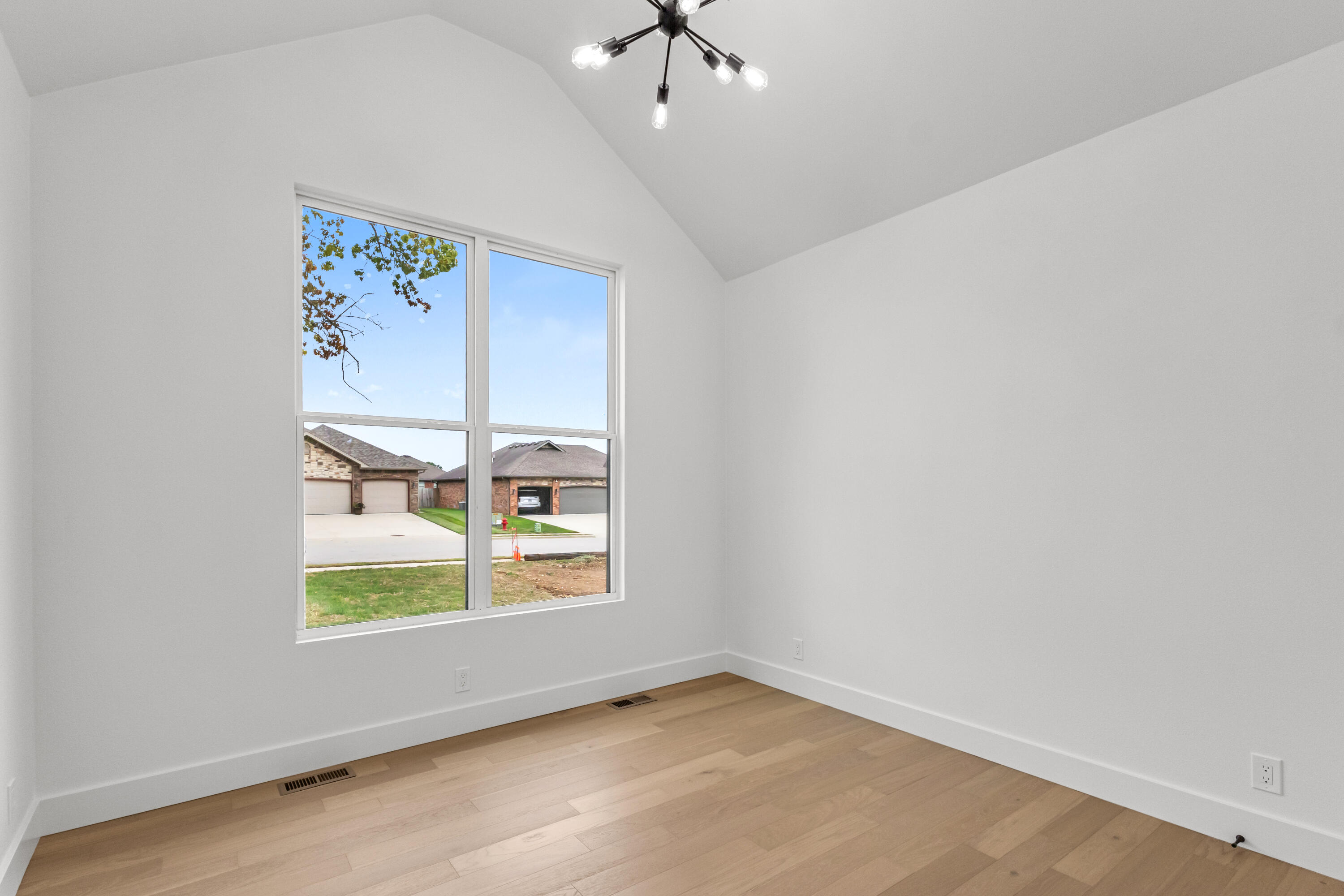 5713 South Cloverdale Lane Property Photo 24