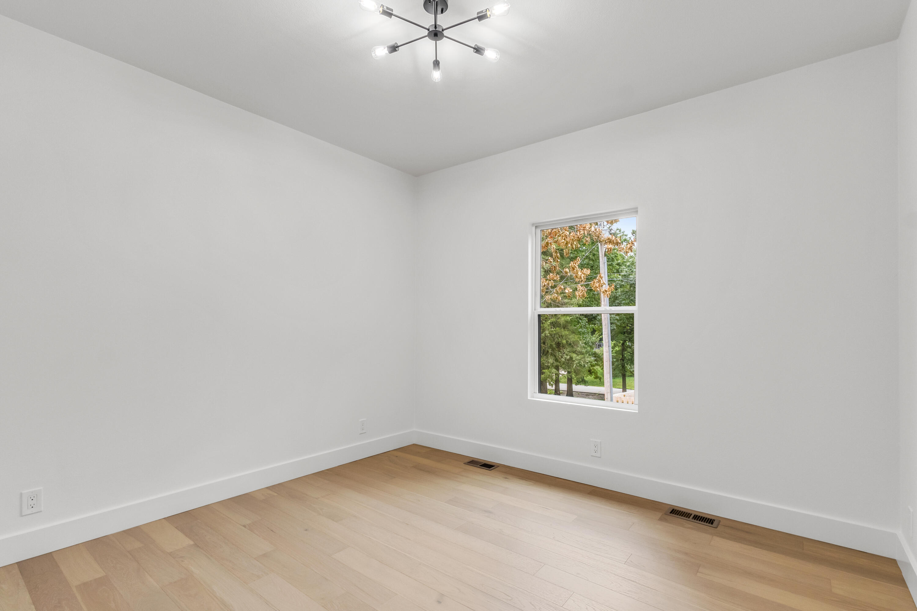 5713 South Cloverdale Lane Property Photo 26