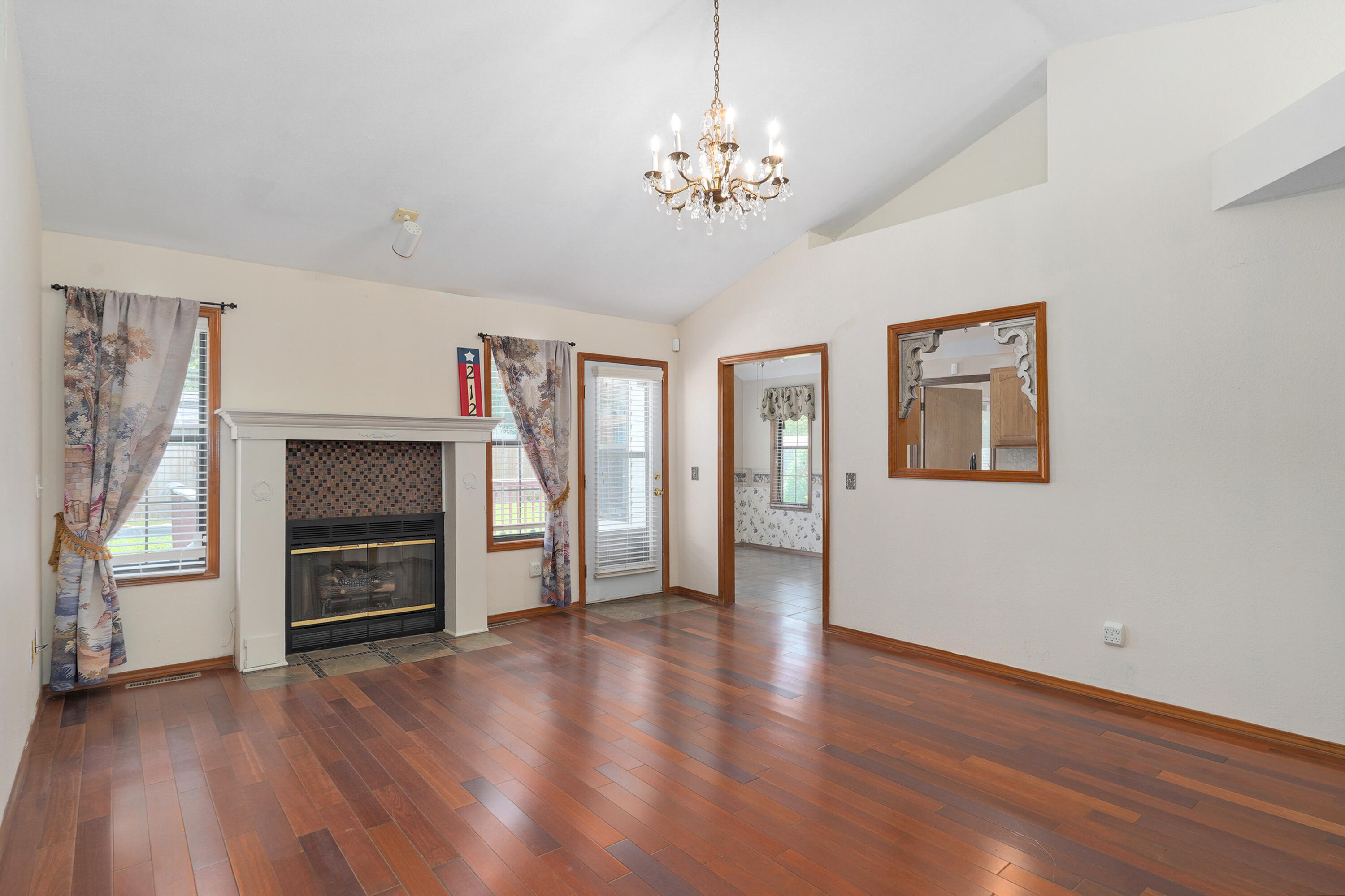 212 North Meadow Street Property Photo 3