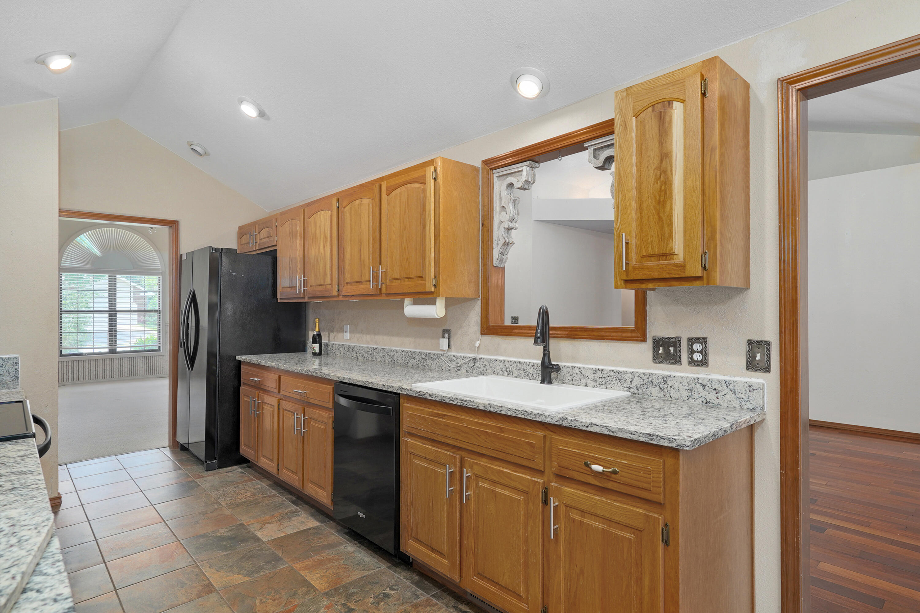 212 North Meadow Street Property Photo 6