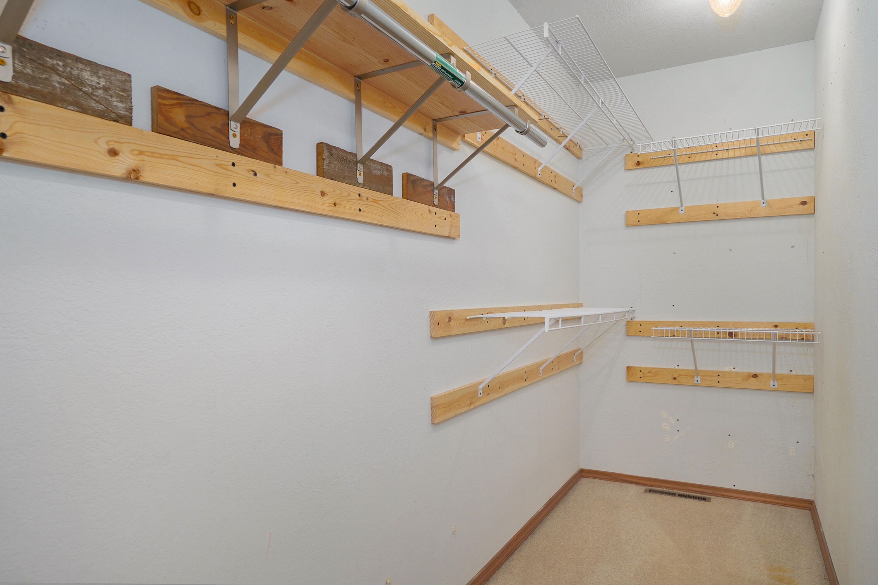 212 North Meadow Street Property Photo 25
