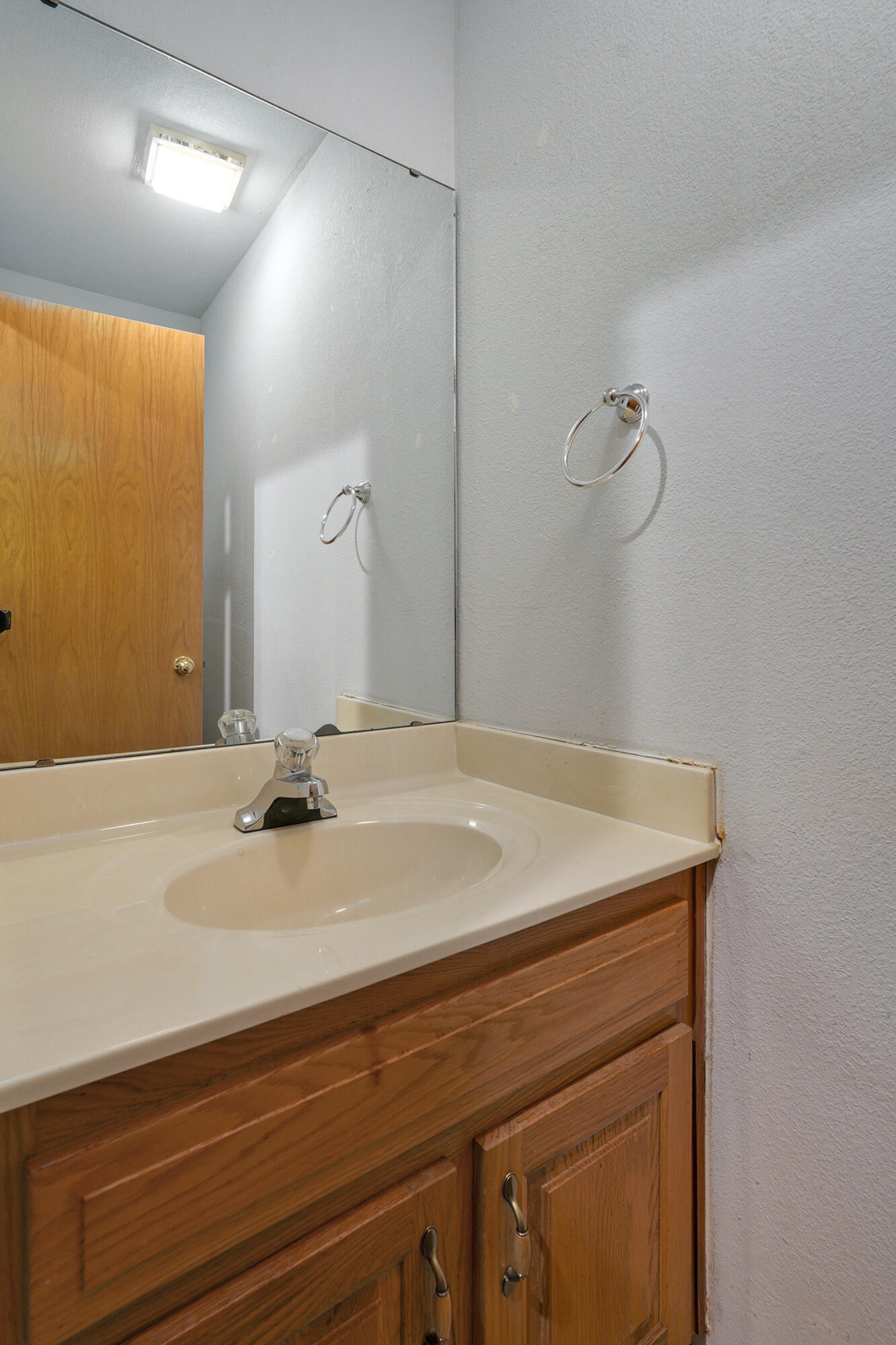 212 North Meadow Street Property Photo 32