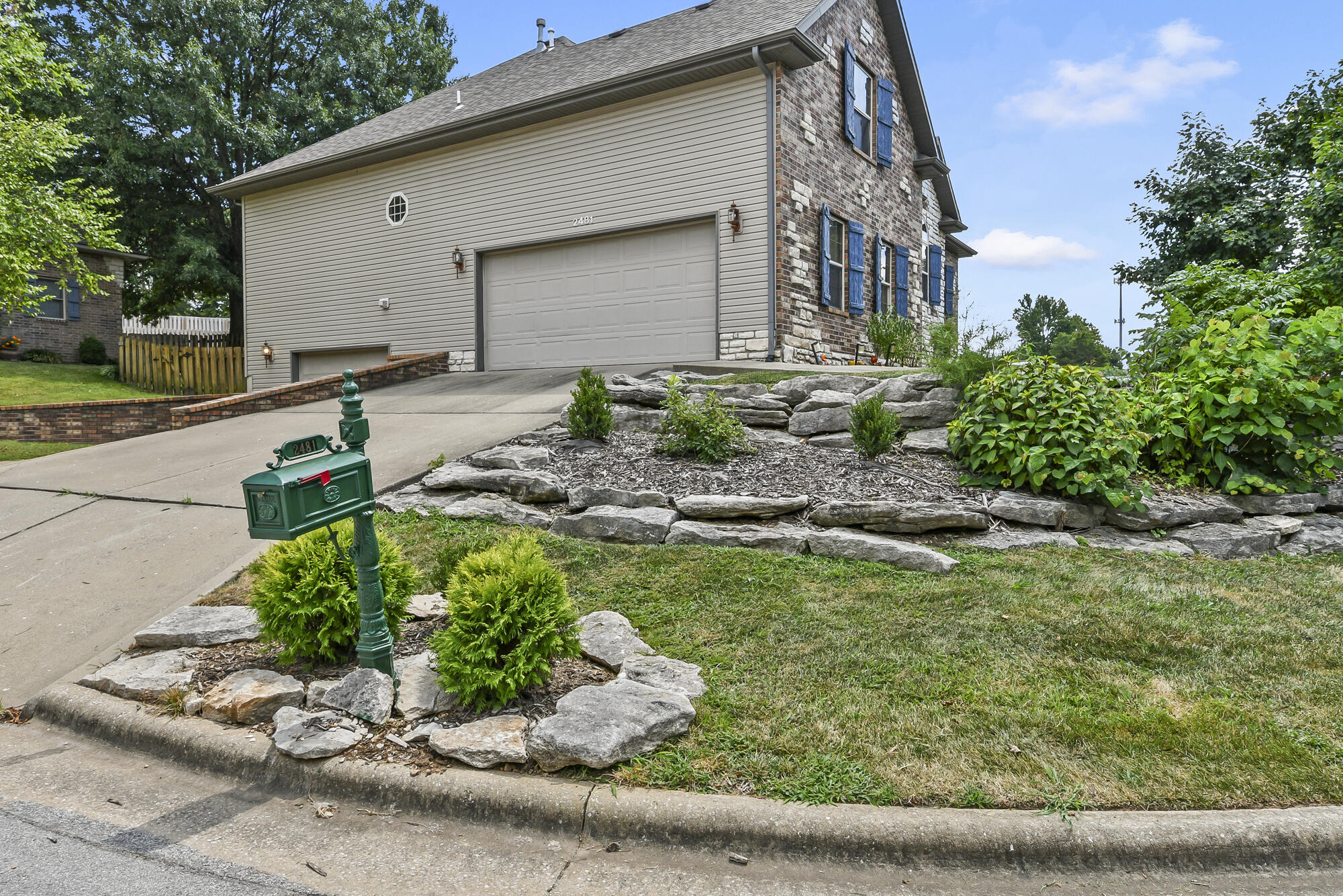 2481 West Chatsworth Court Property Photo 4