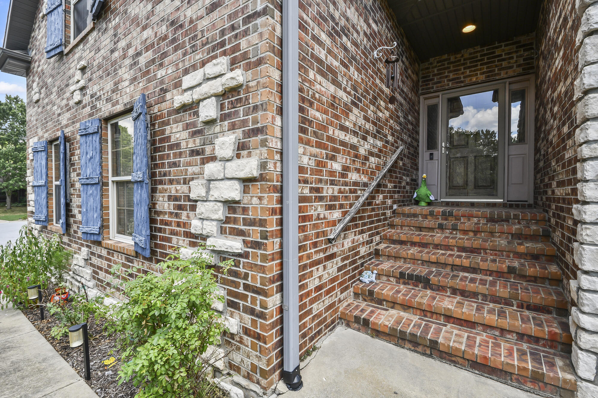 2481 West Chatsworth Court Property Photo 7