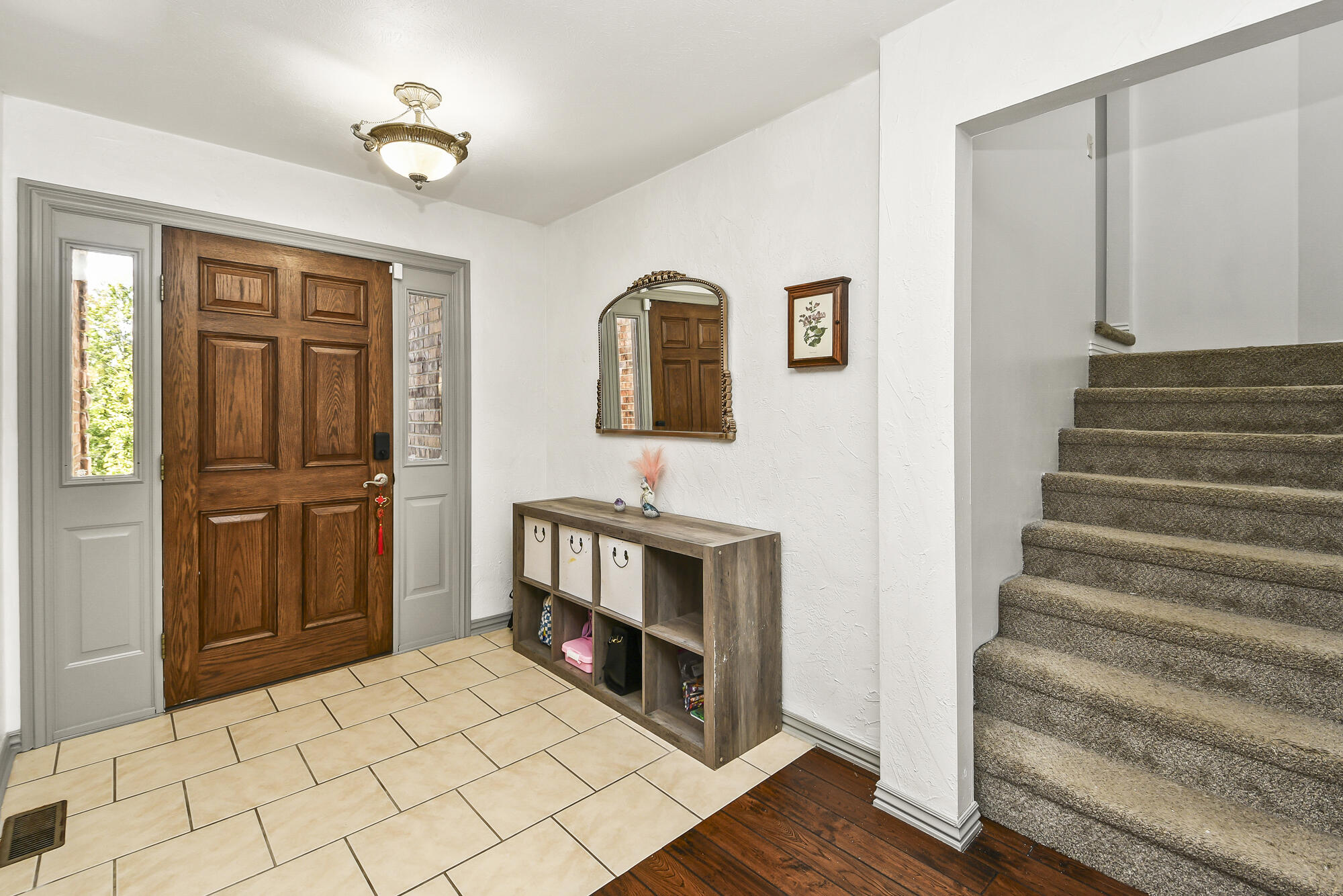 2481 West Chatsworth Court Property Photo 8