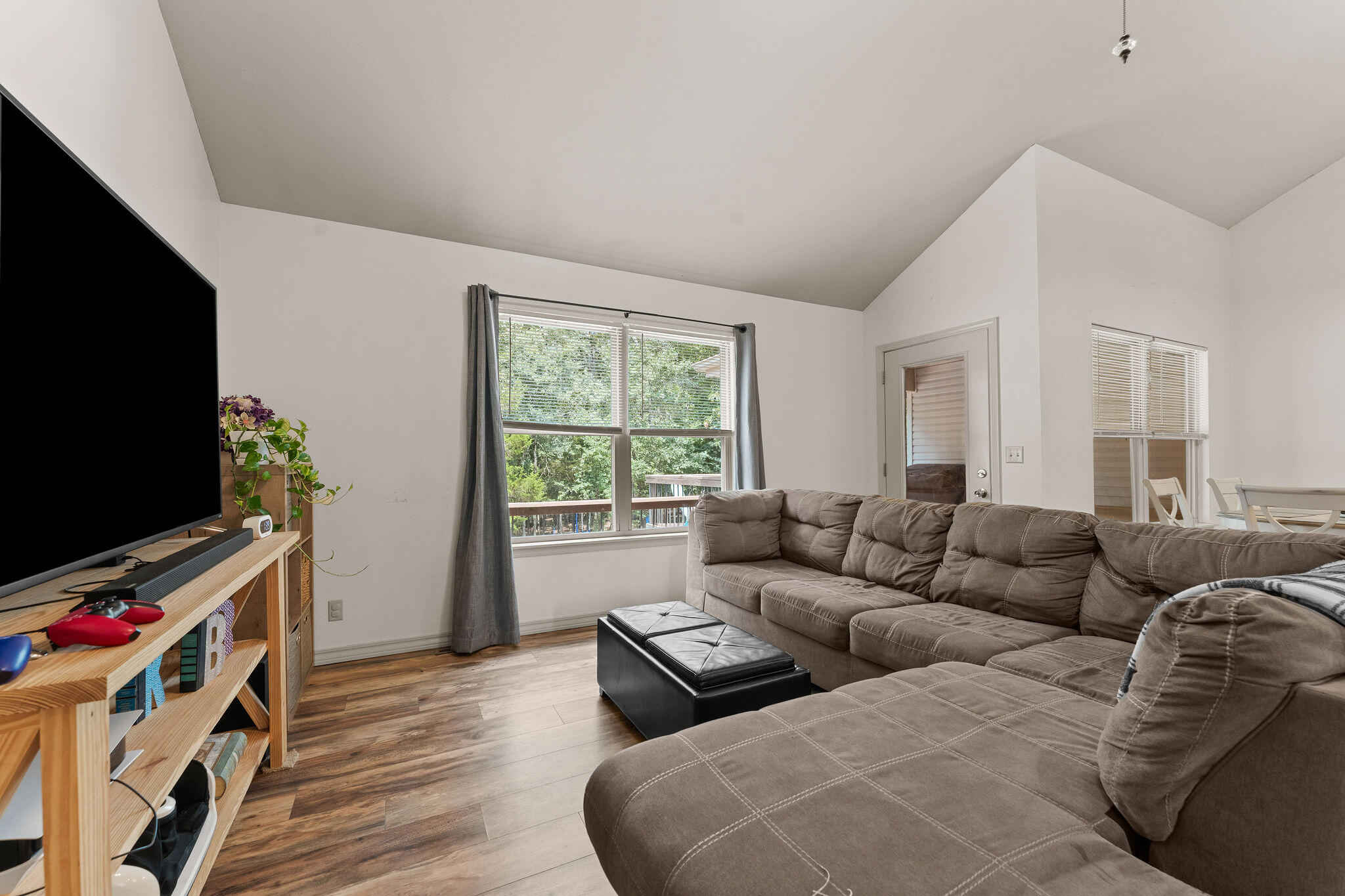 190 Waterloo Way Property Photo 8
