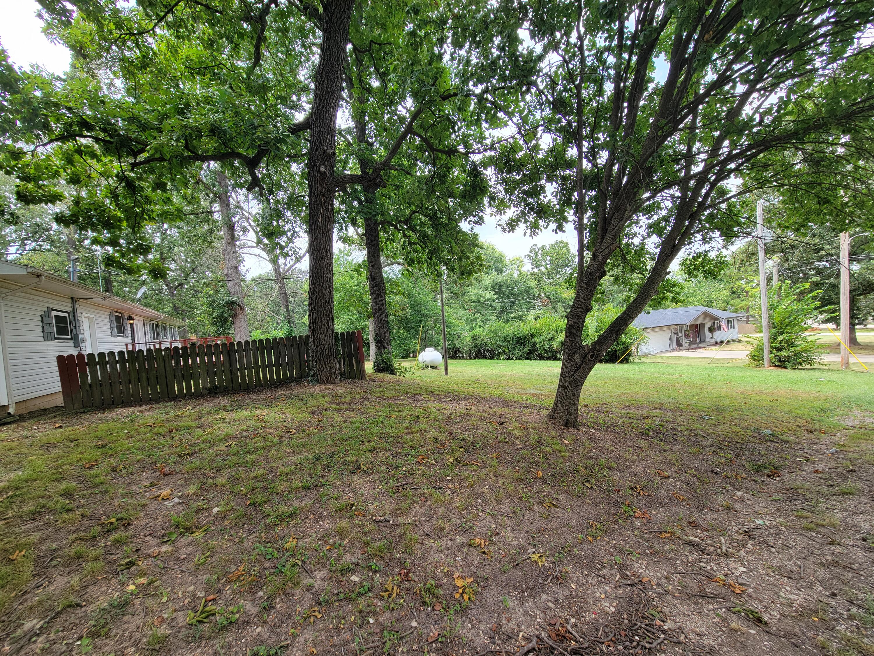 977 West Crestwood Drive Property Photo 28