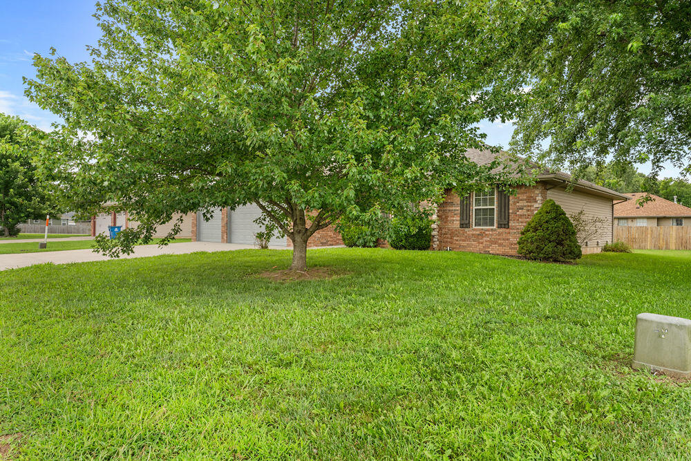 614 South Ashton Avenue Property Photo 4