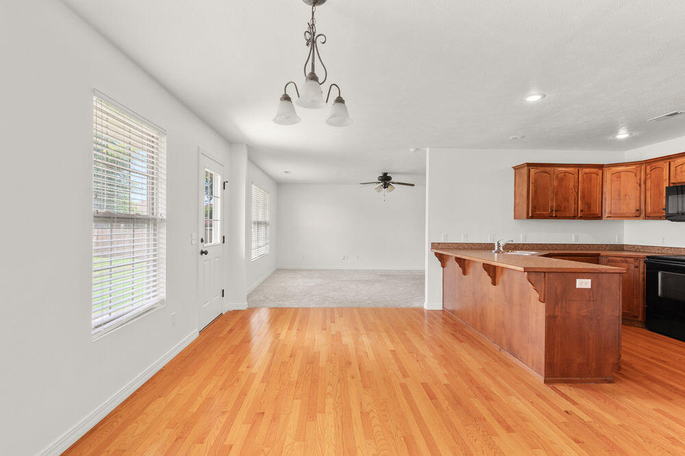 614 South Ashton Avenue Property Photo 10