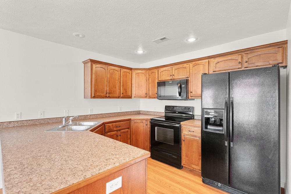 614 South Ashton Avenue Property Photo 12