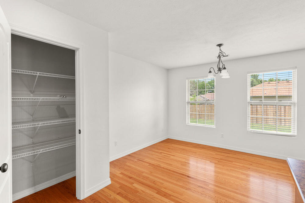 614 South Ashton Avenue Property Photo 13