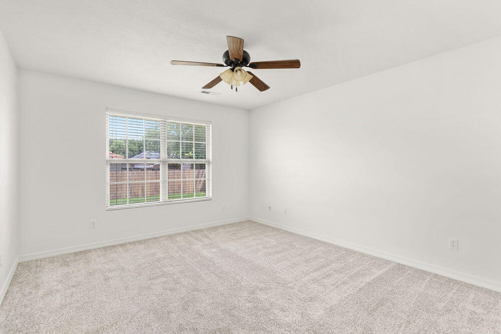 614 South Ashton Avenue Property Photo 14