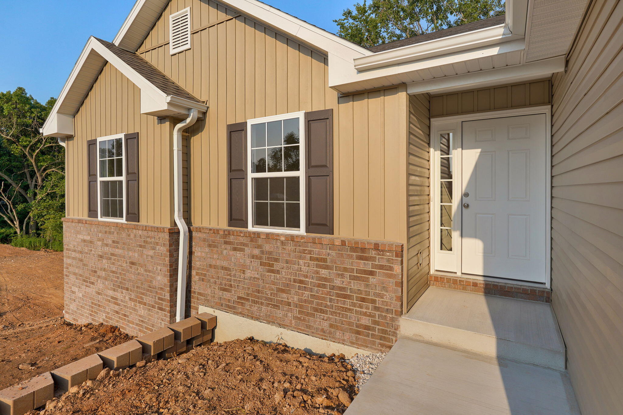 5801 South Cloverdale Lane Property Photo 4